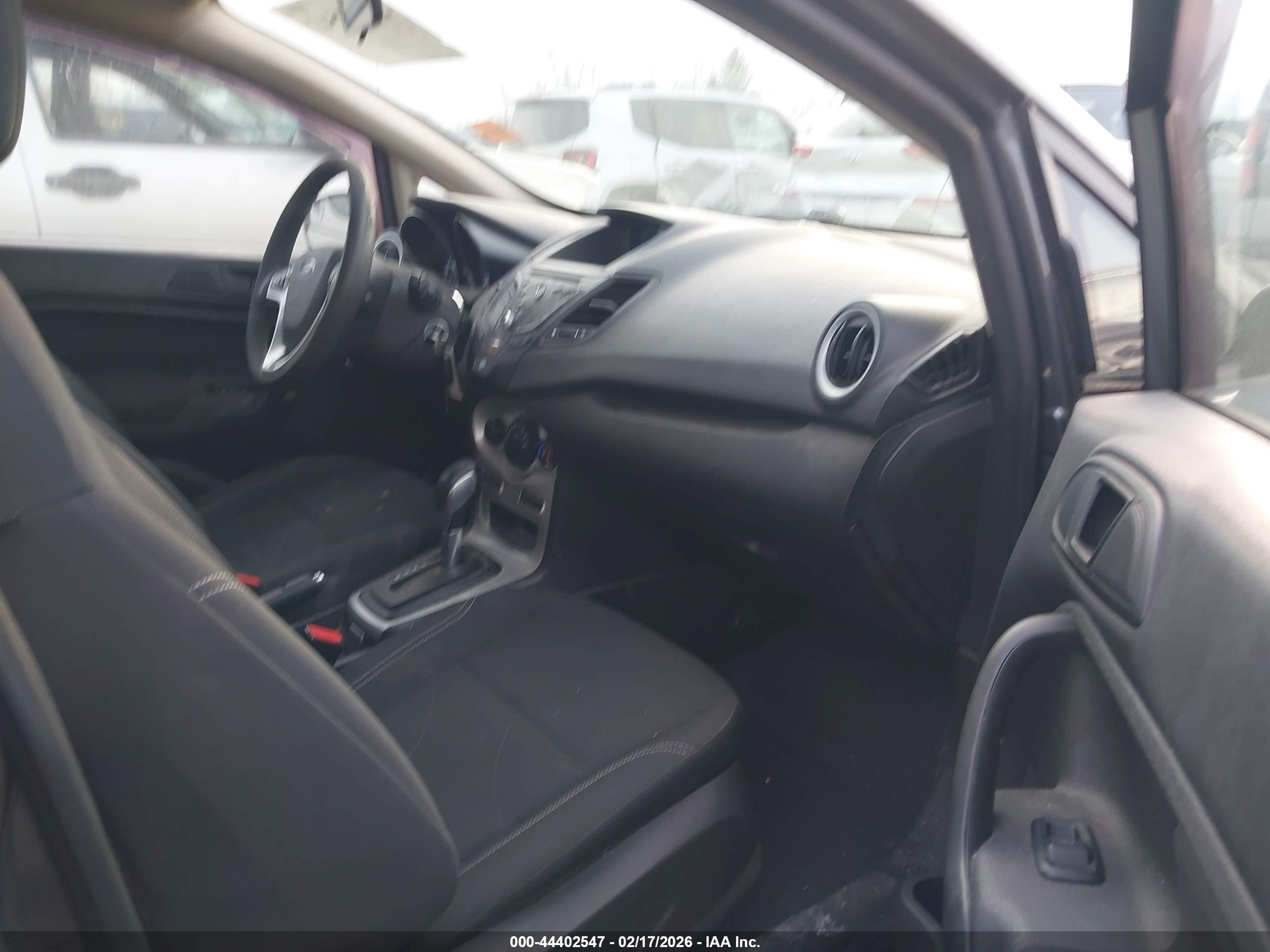 FORD FIESTA image 5