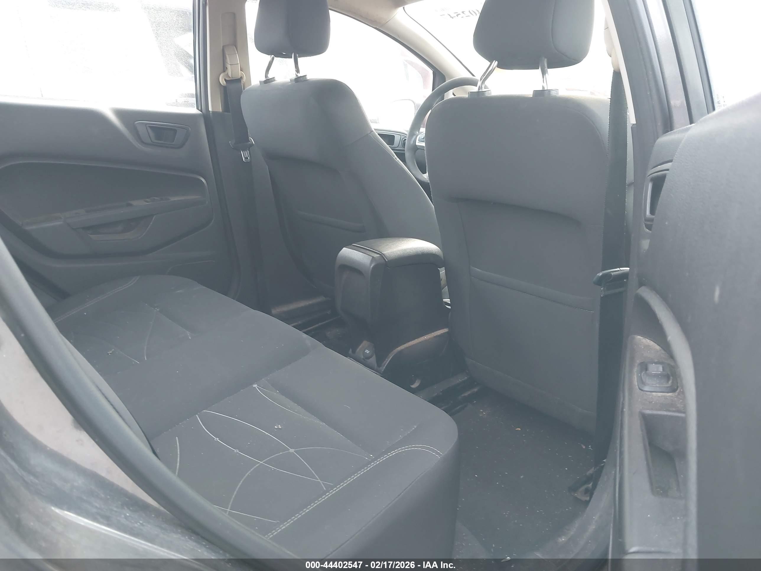FORD FIESTA image 8