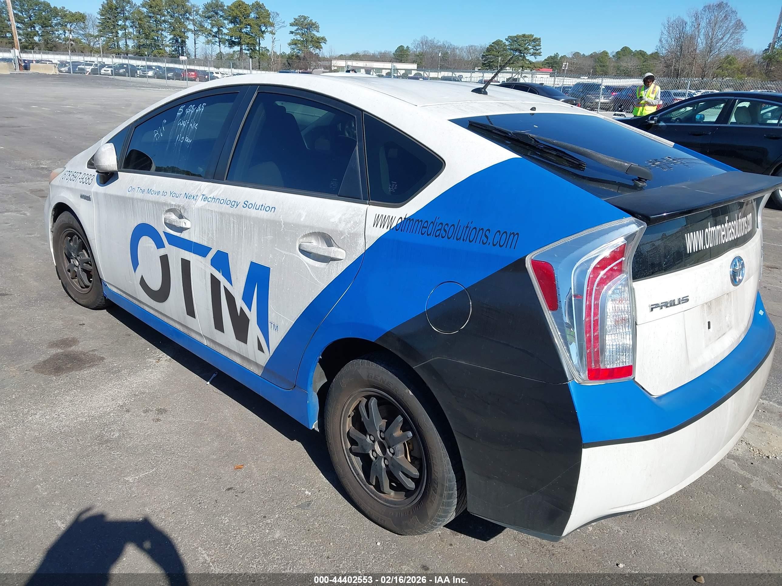 TOYOTA PRIUS image 3