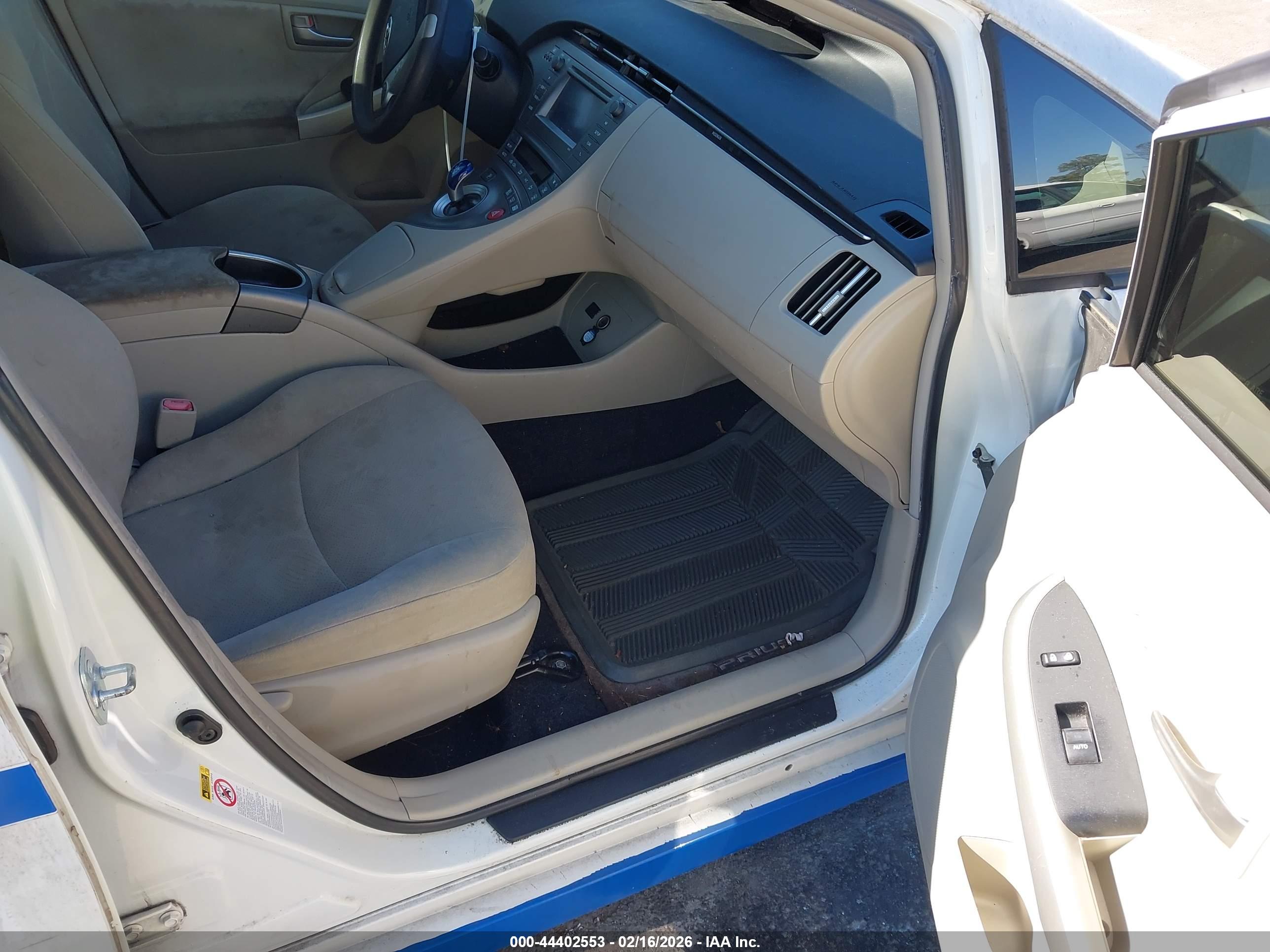 TOYOTA PRIUS image 5