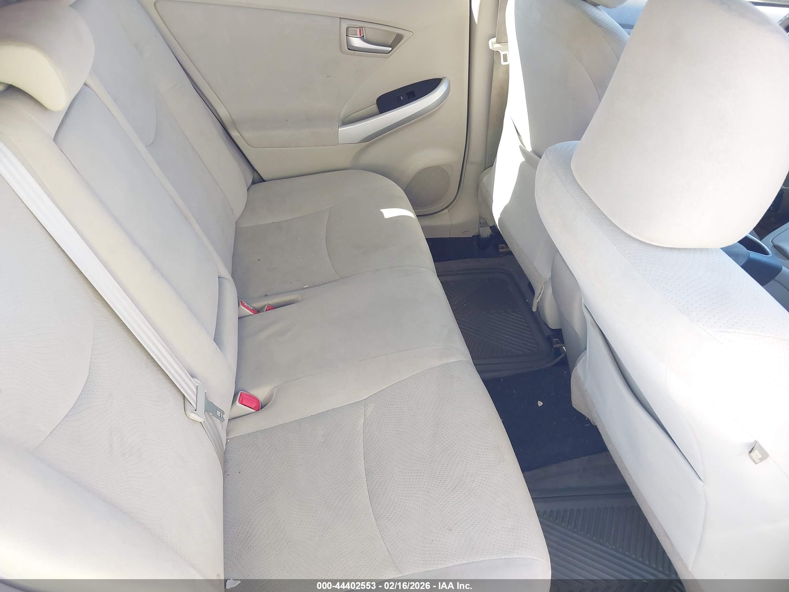 TOYOTA PRIUS image 8
