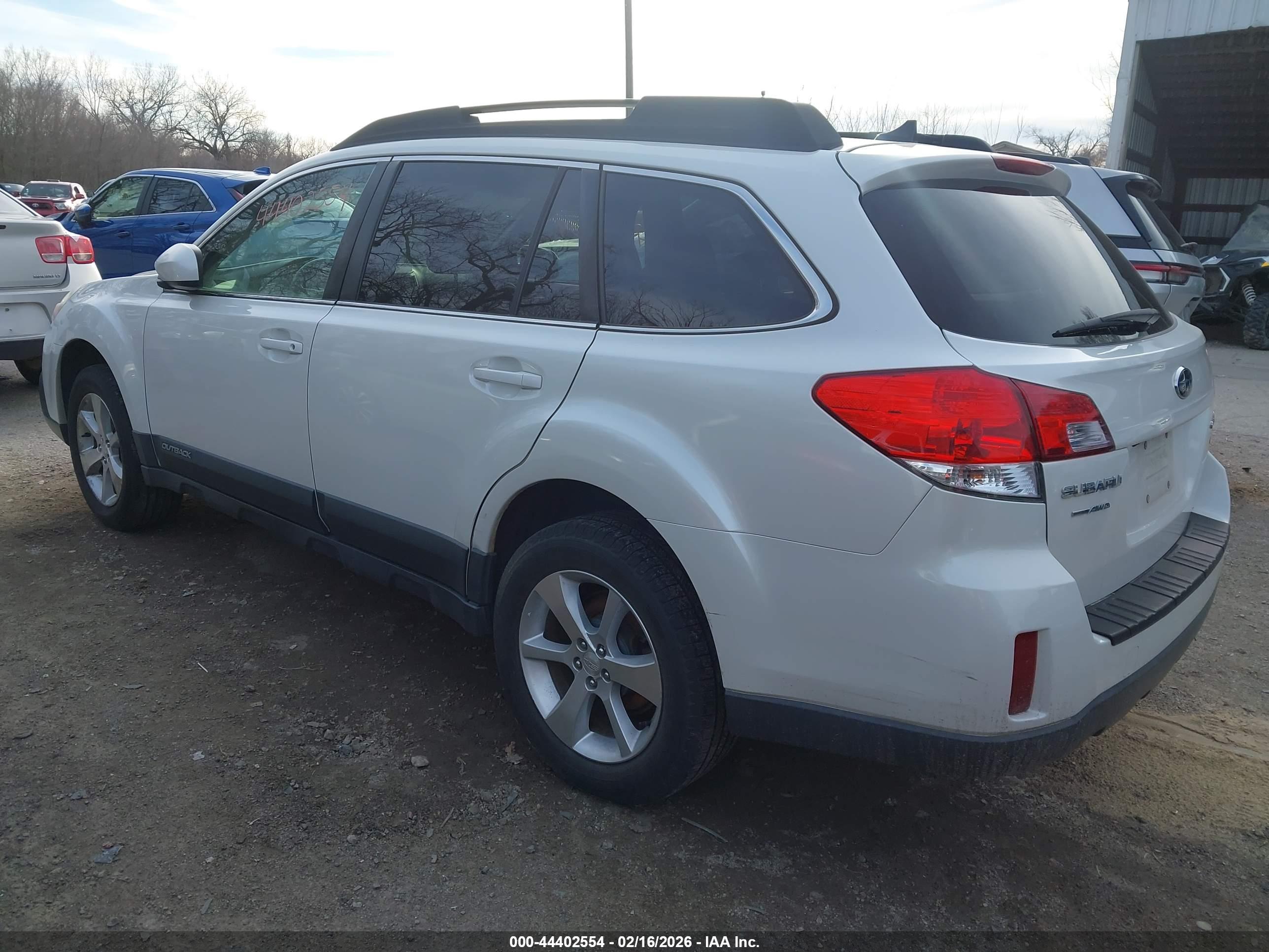 SUBARU OUTBACK image 3