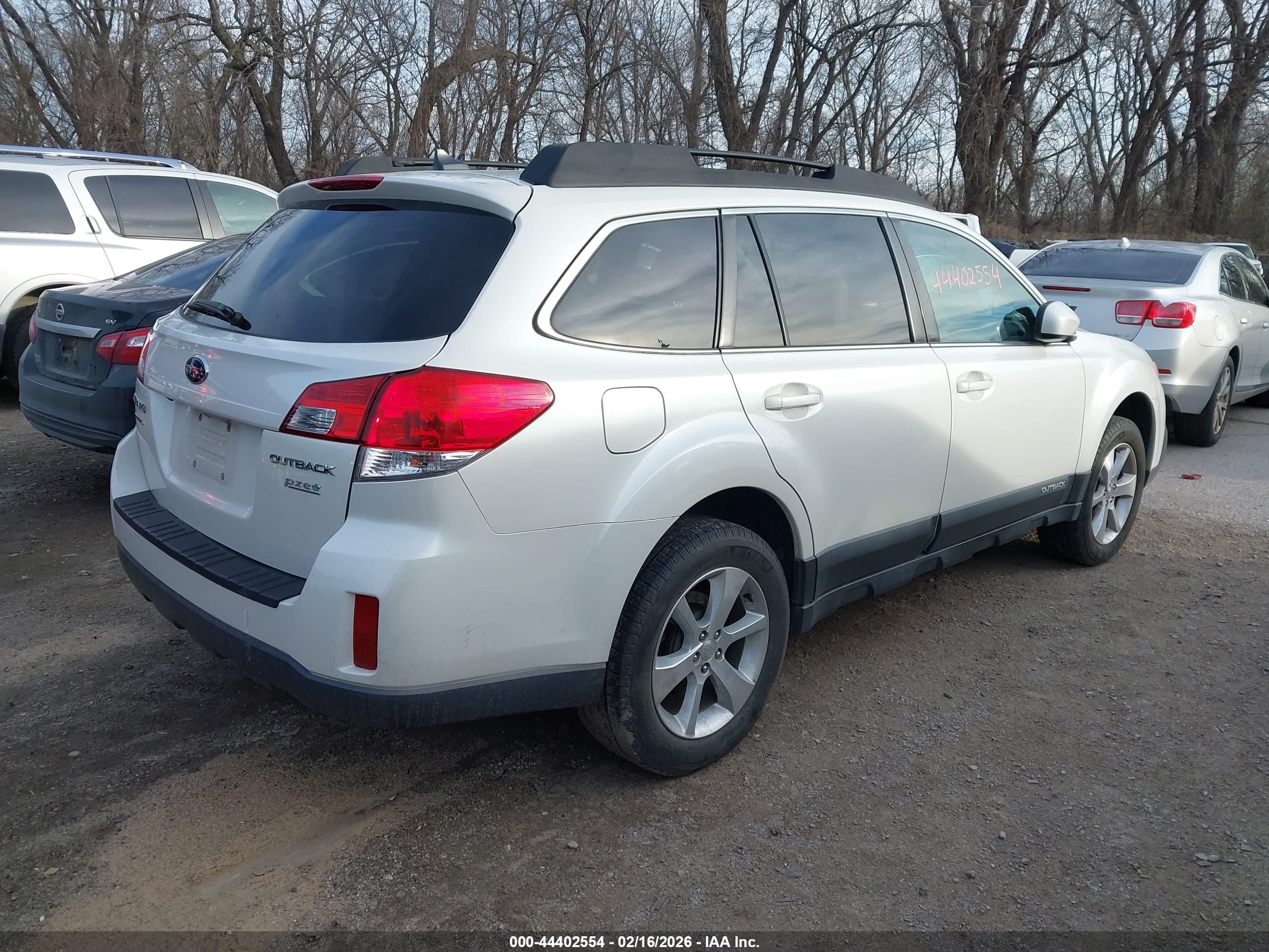 SUBARU OUTBACK image 4