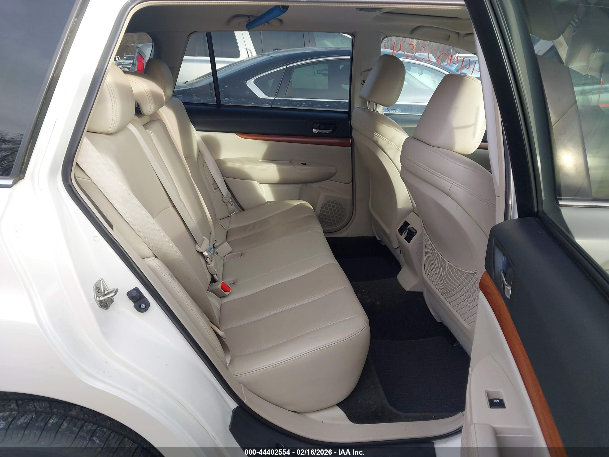 SUBARU OUTBACK image 8