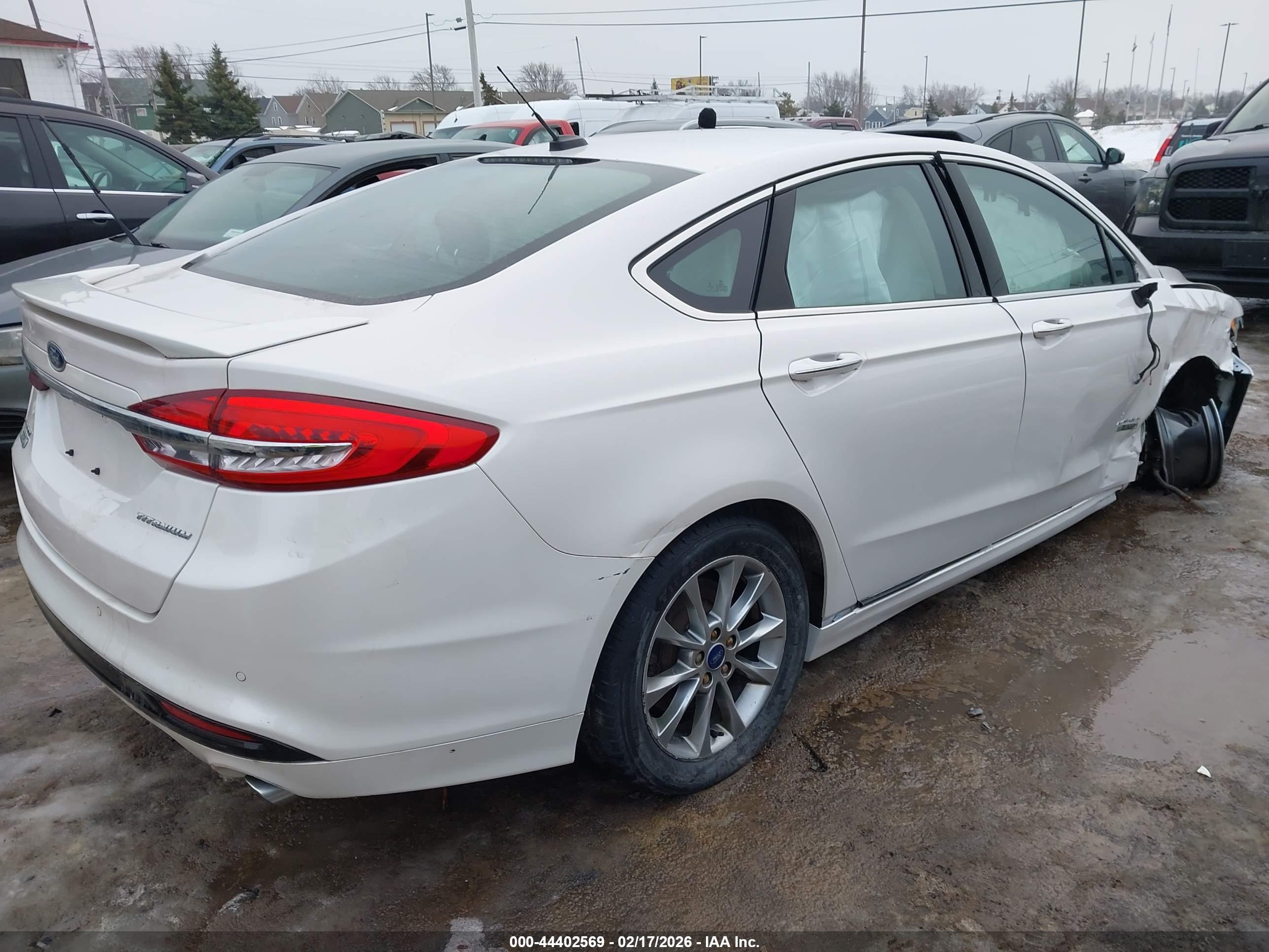FORD FUSION image 4