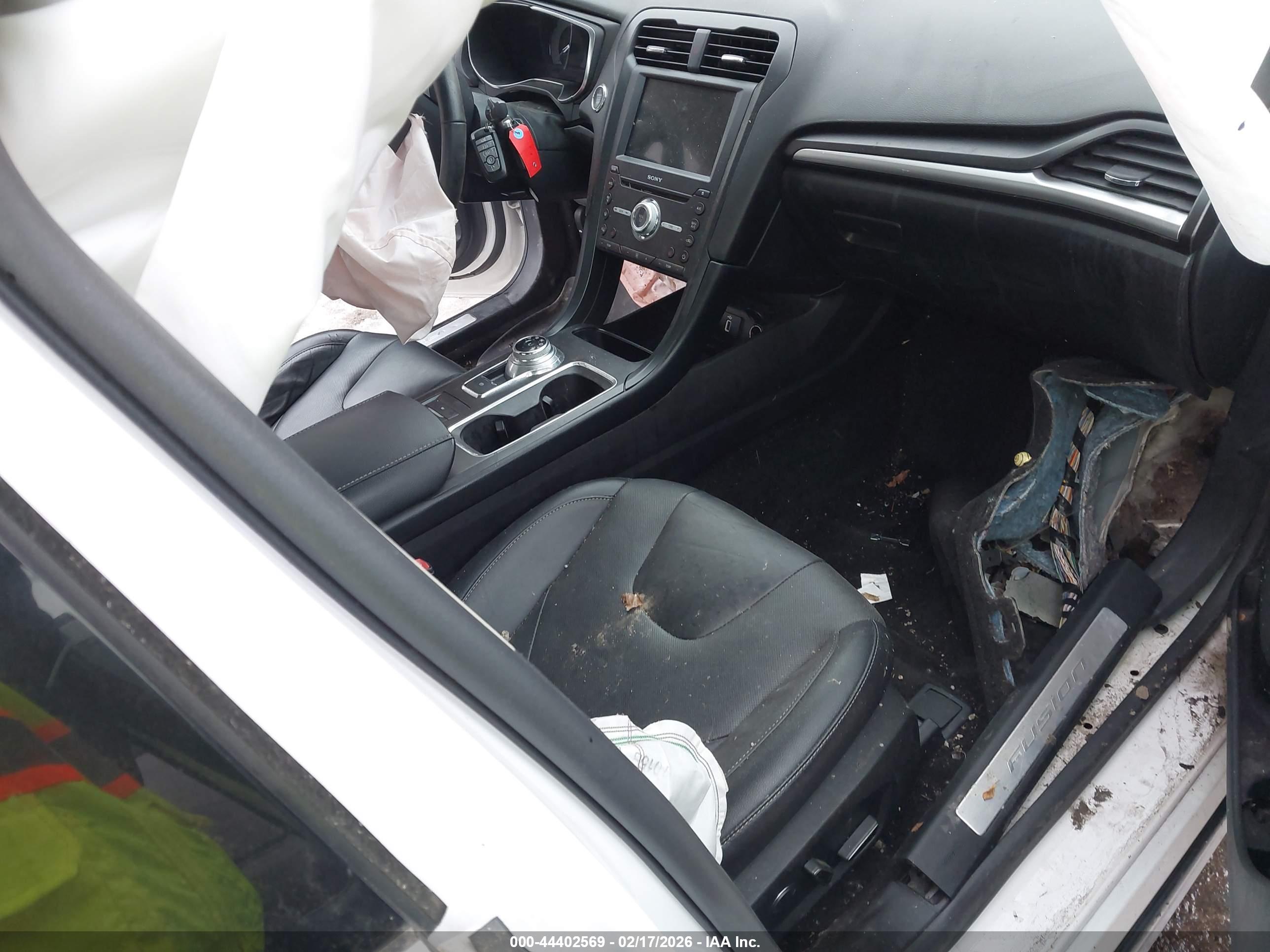 FORD FUSION image 5