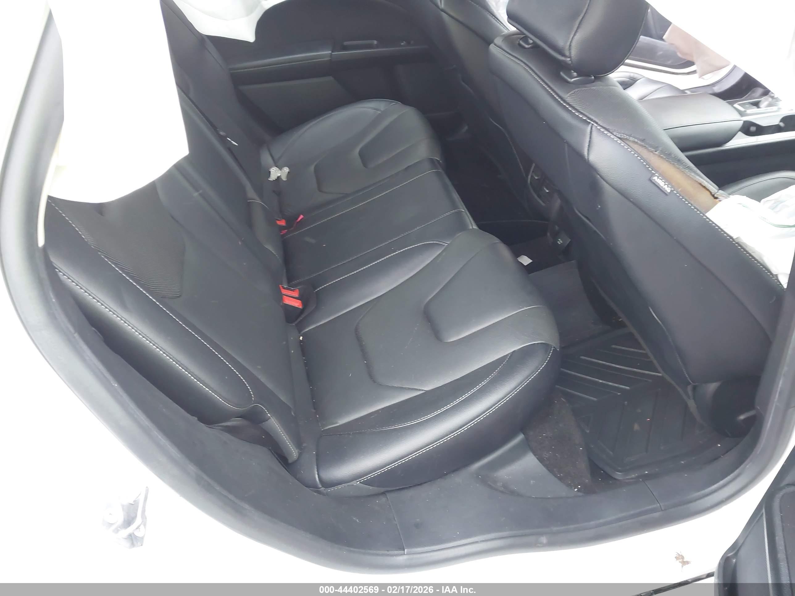 FORD FUSION image 8
