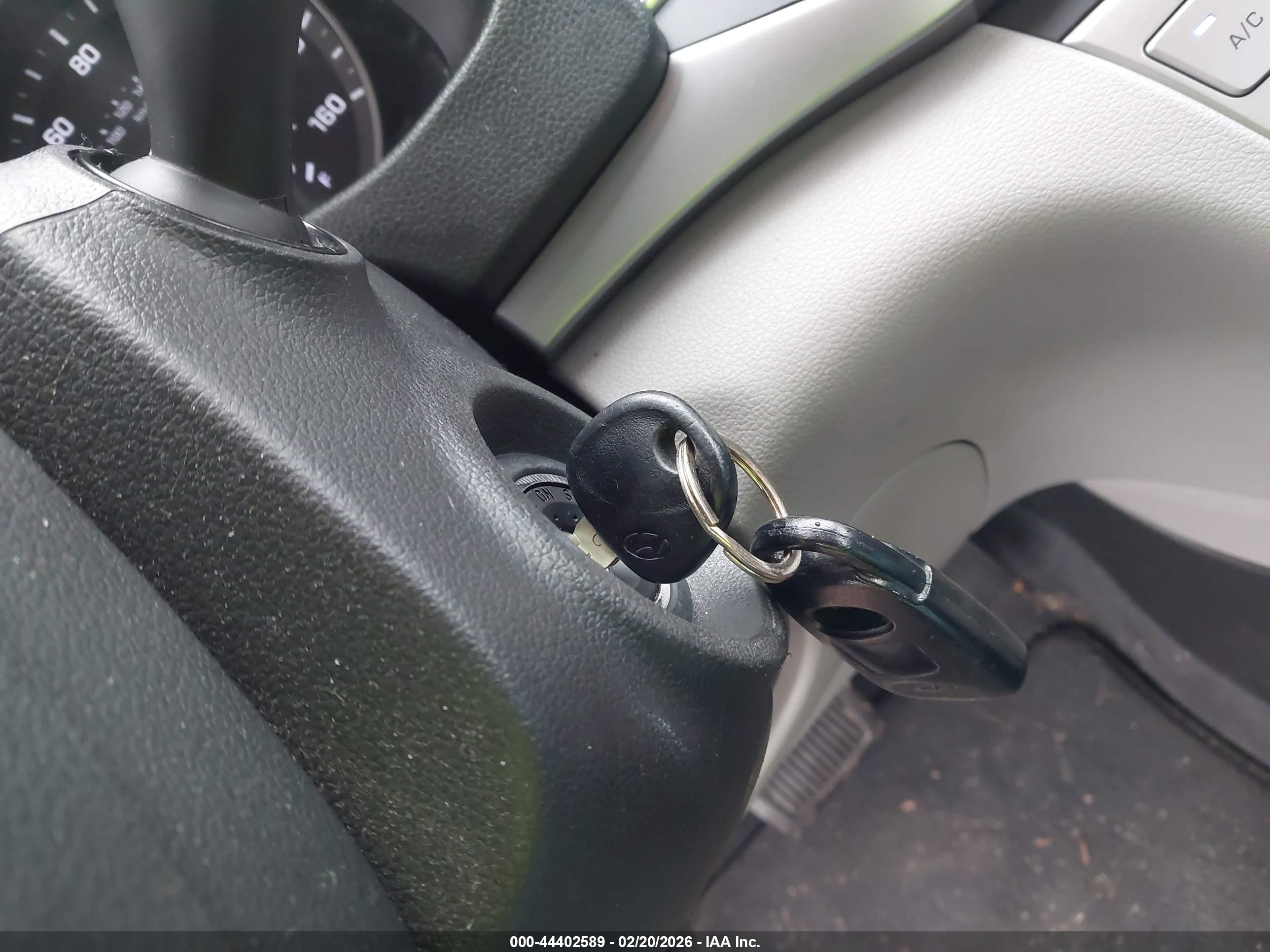 HYUNDAI ELANTRA image 11