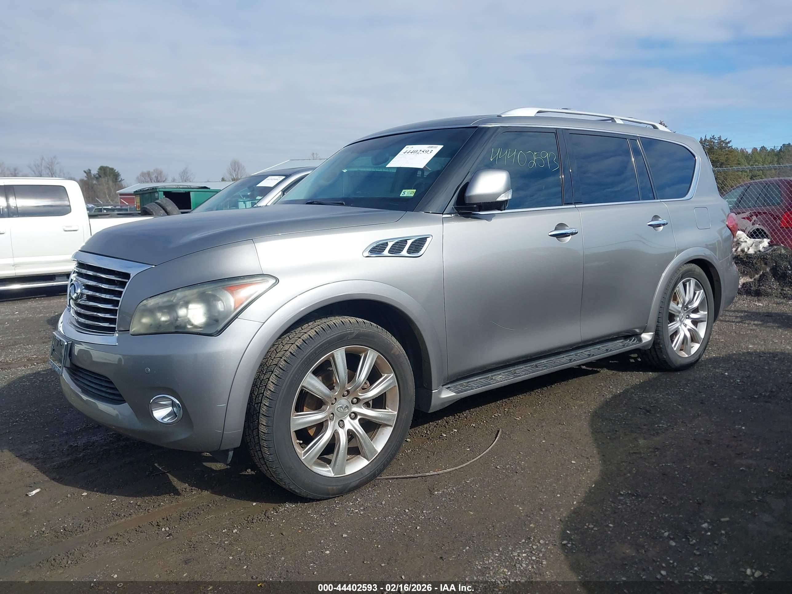 INFINITI QX56 image 2
