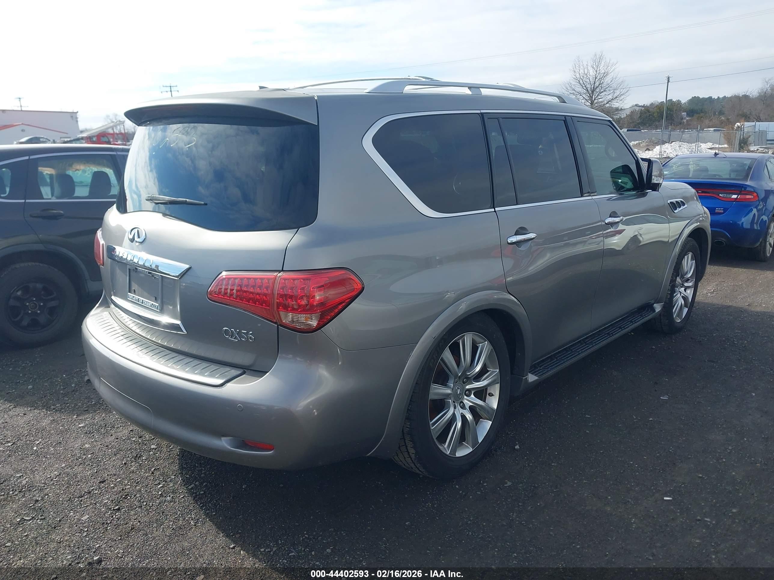 INFINITI QX56 image 4