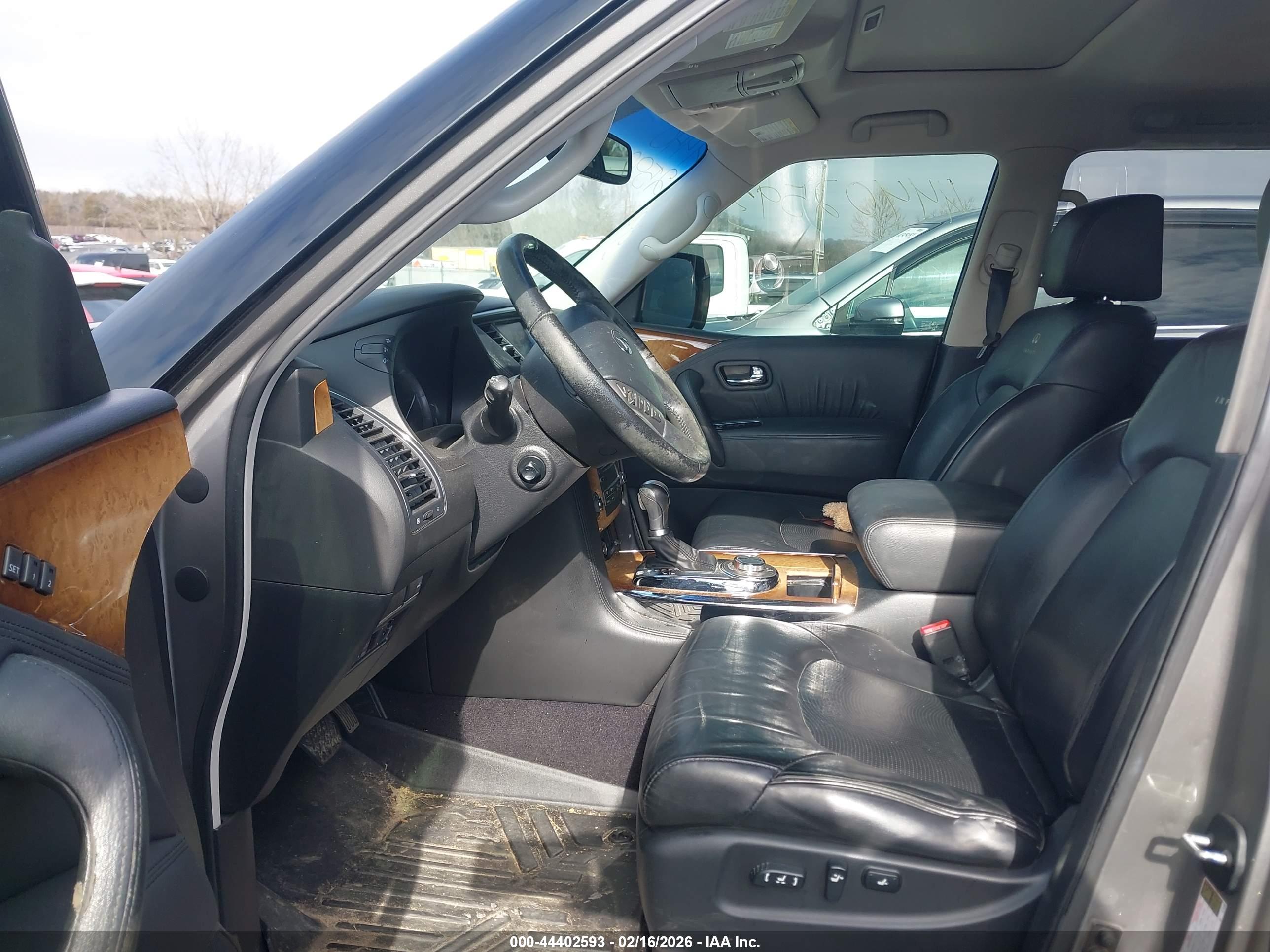 INFINITI QX56 image 5