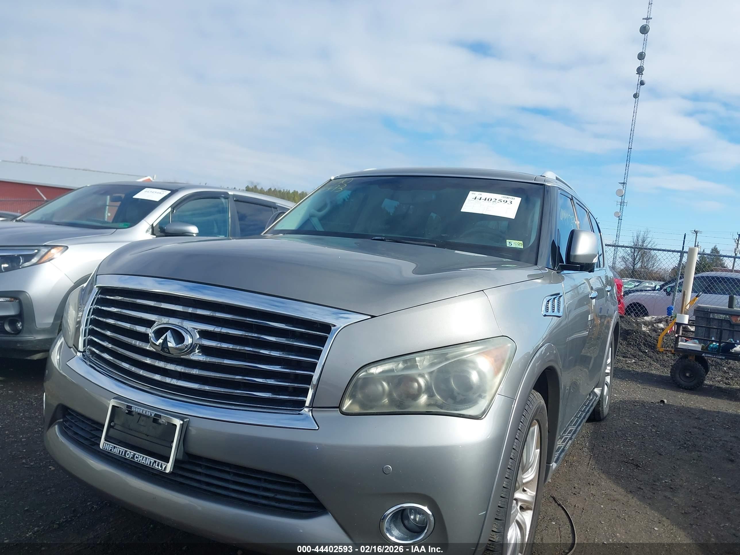 INFINITI QX56 image 6