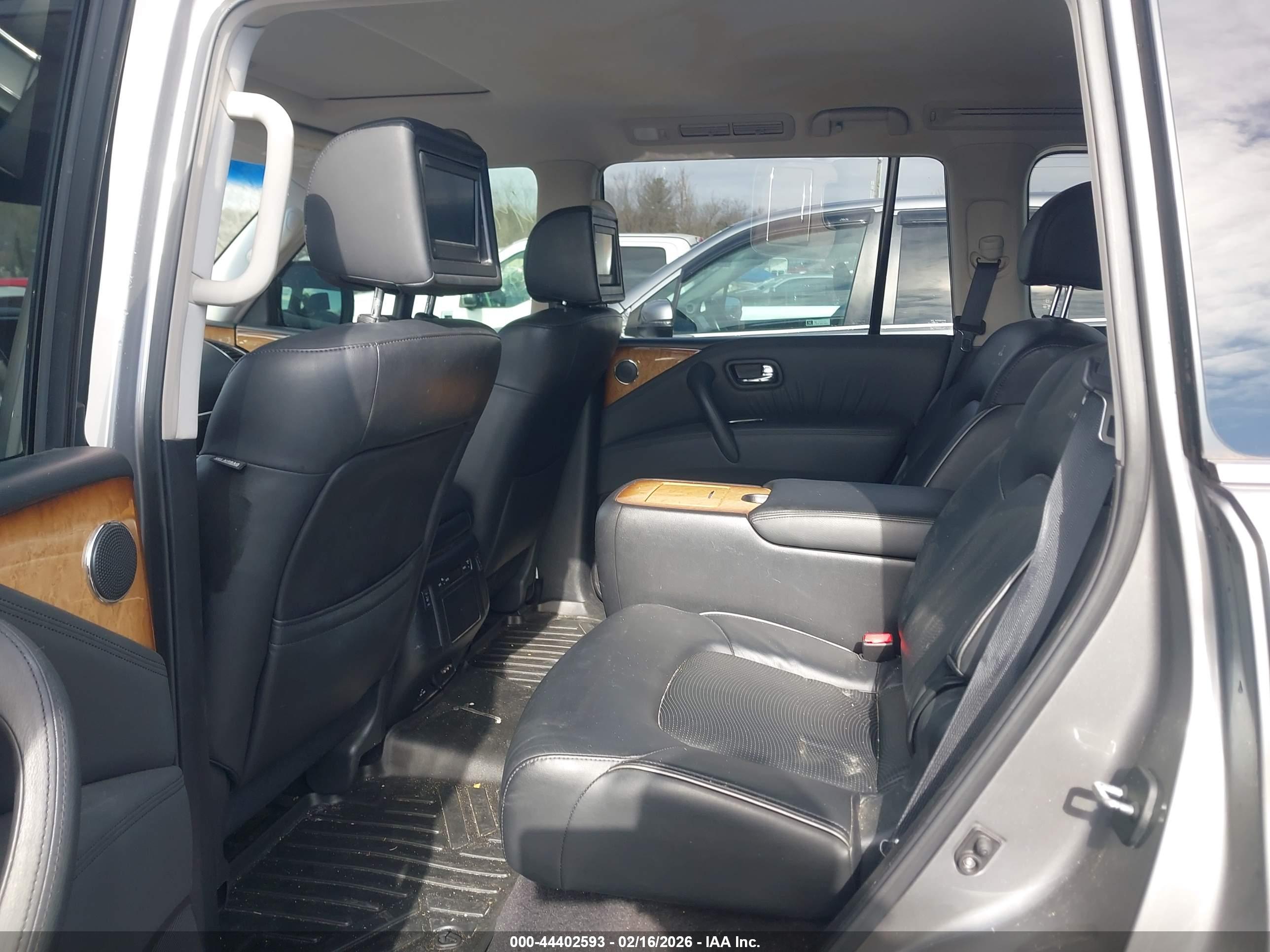 INFINITI QX56 image 8