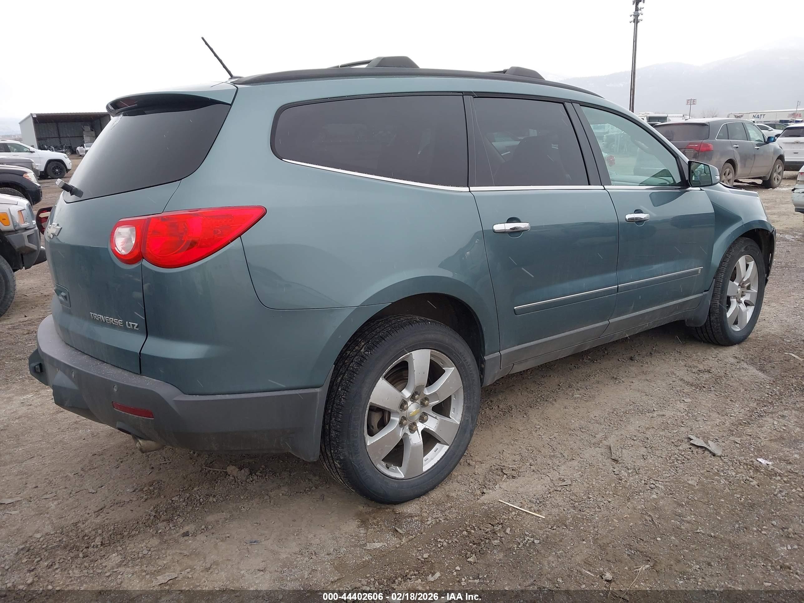 CHEVROLET TRAVERSE image 4