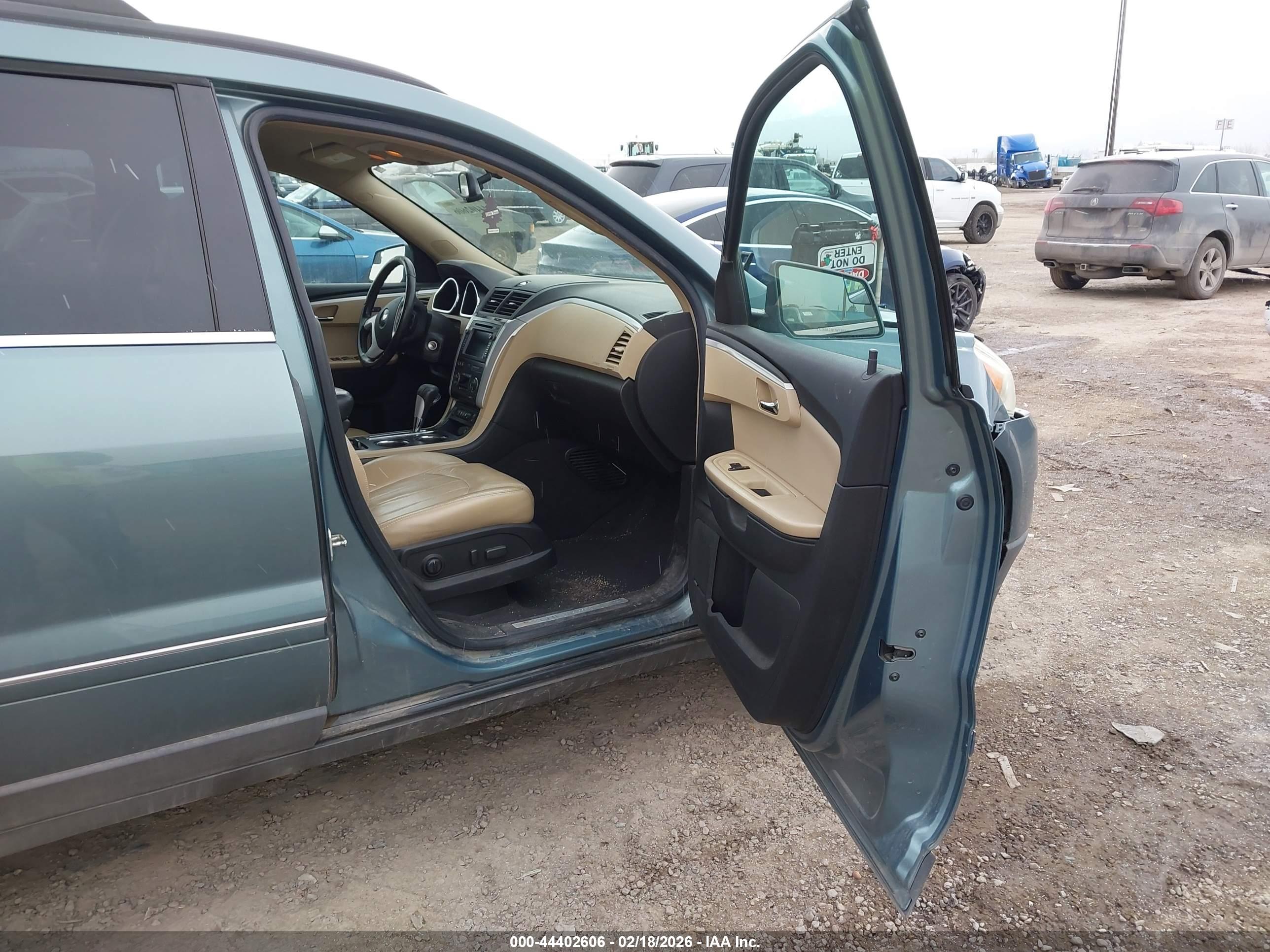 CHEVROLET TRAVERSE image 5