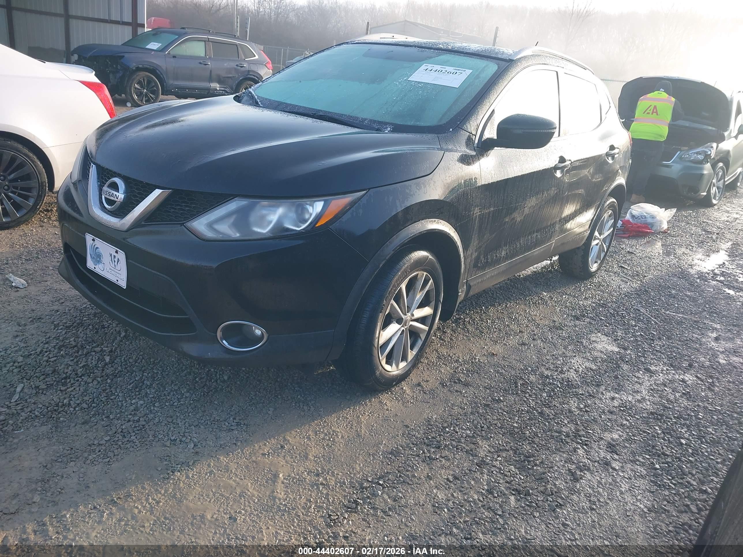 NISSAN ROGUE image 2