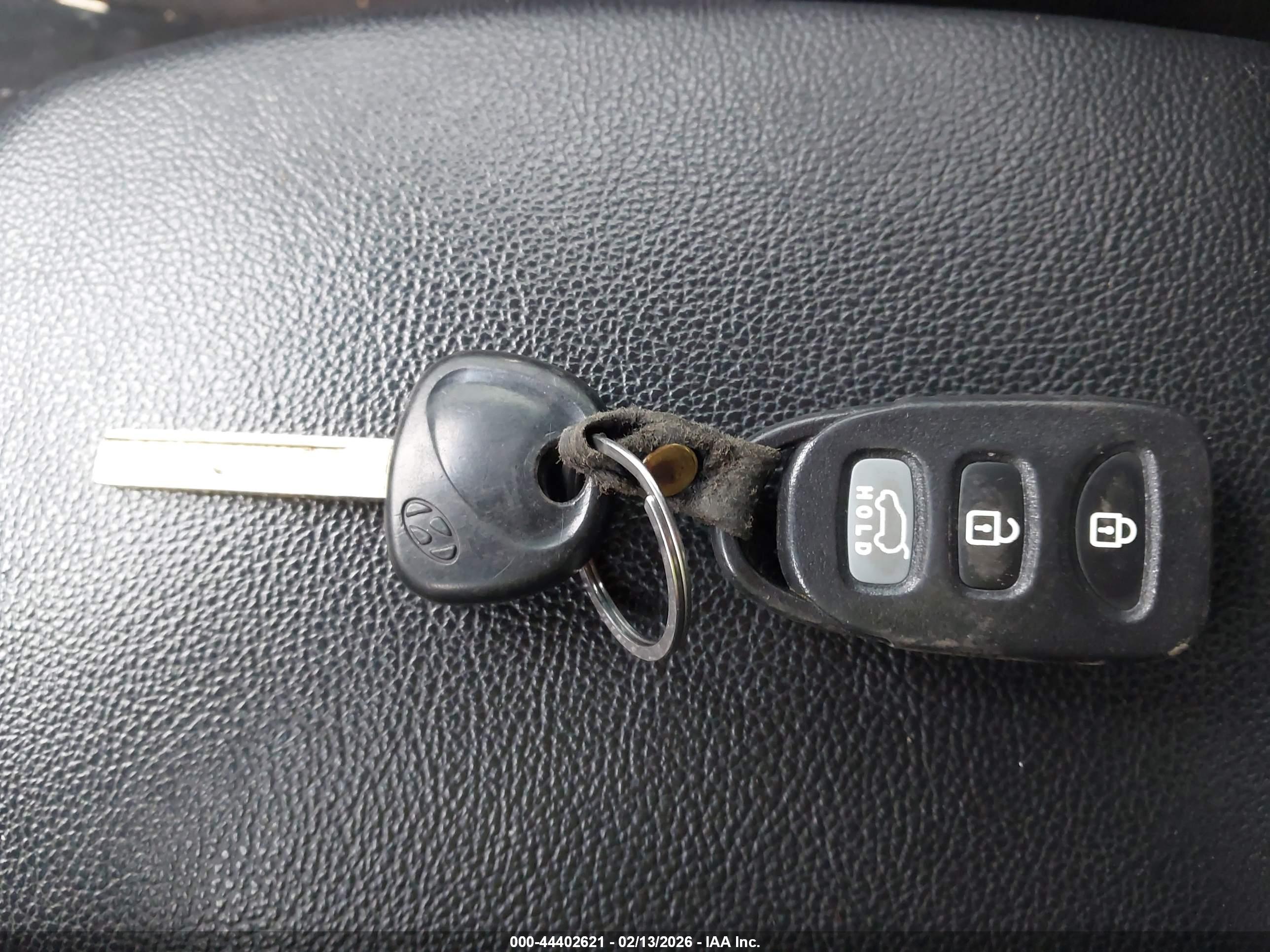HYUNDAI ELANTRA image 11
