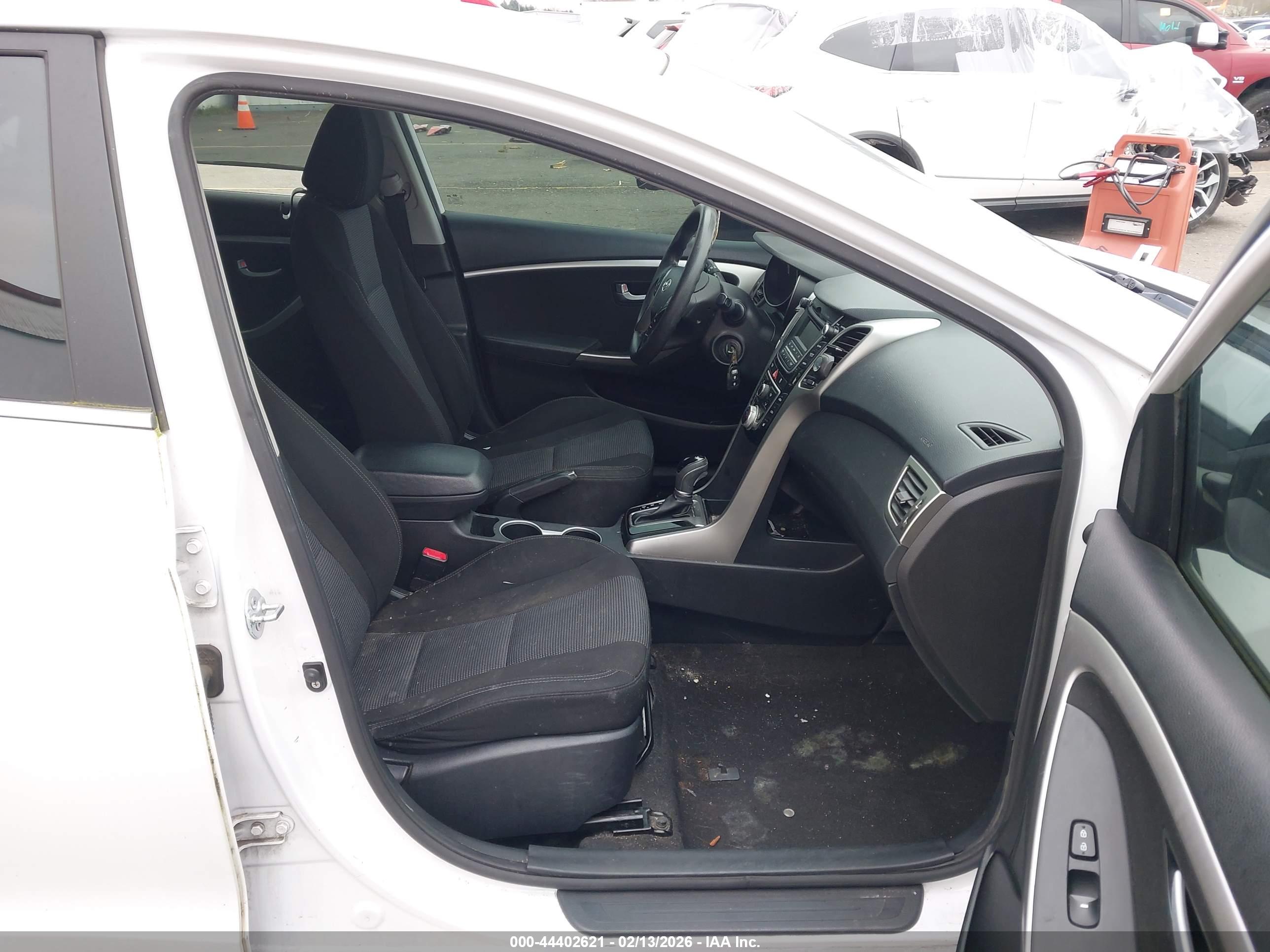 HYUNDAI ELANTRA image 5