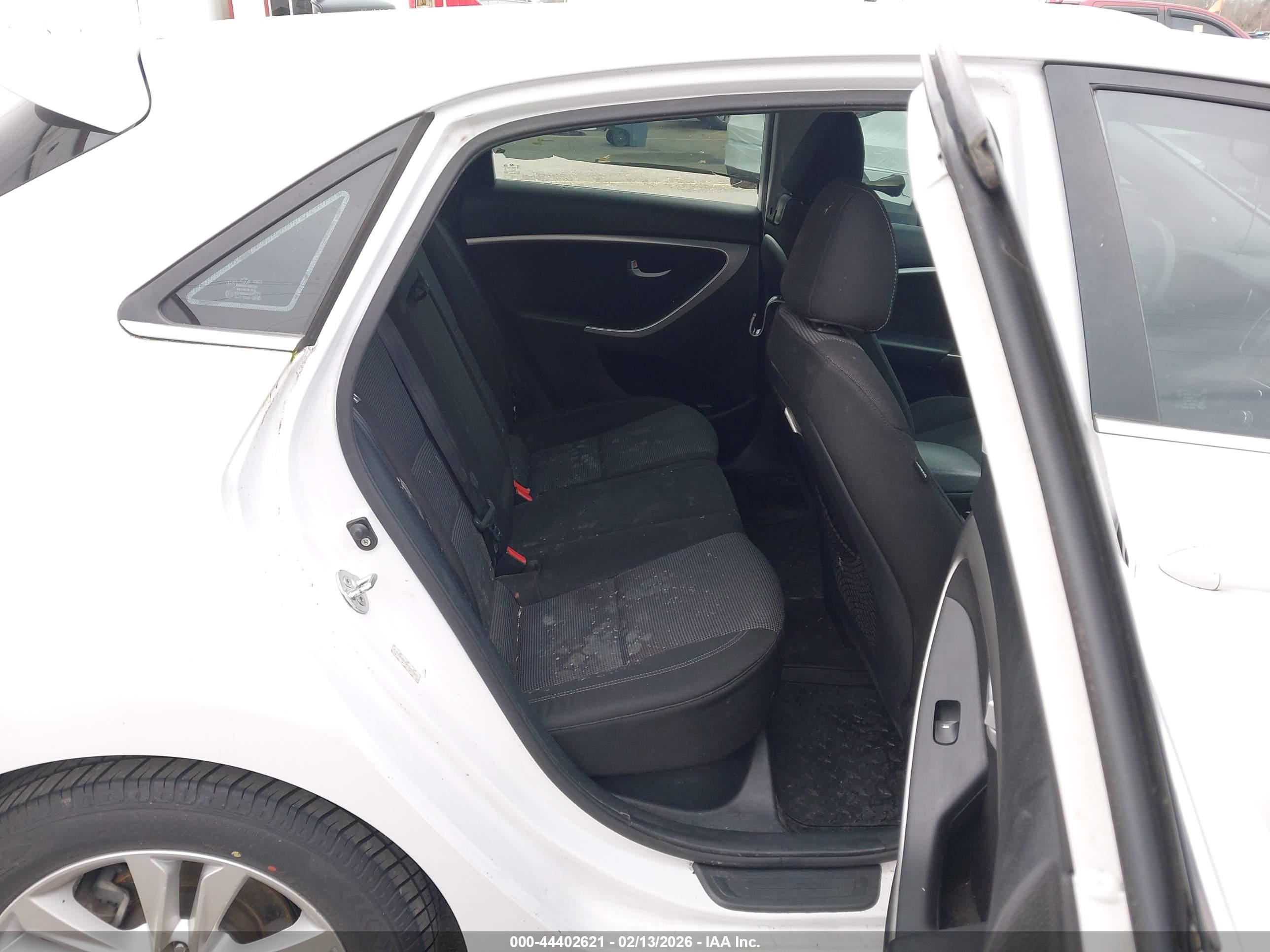 HYUNDAI ELANTRA image 8