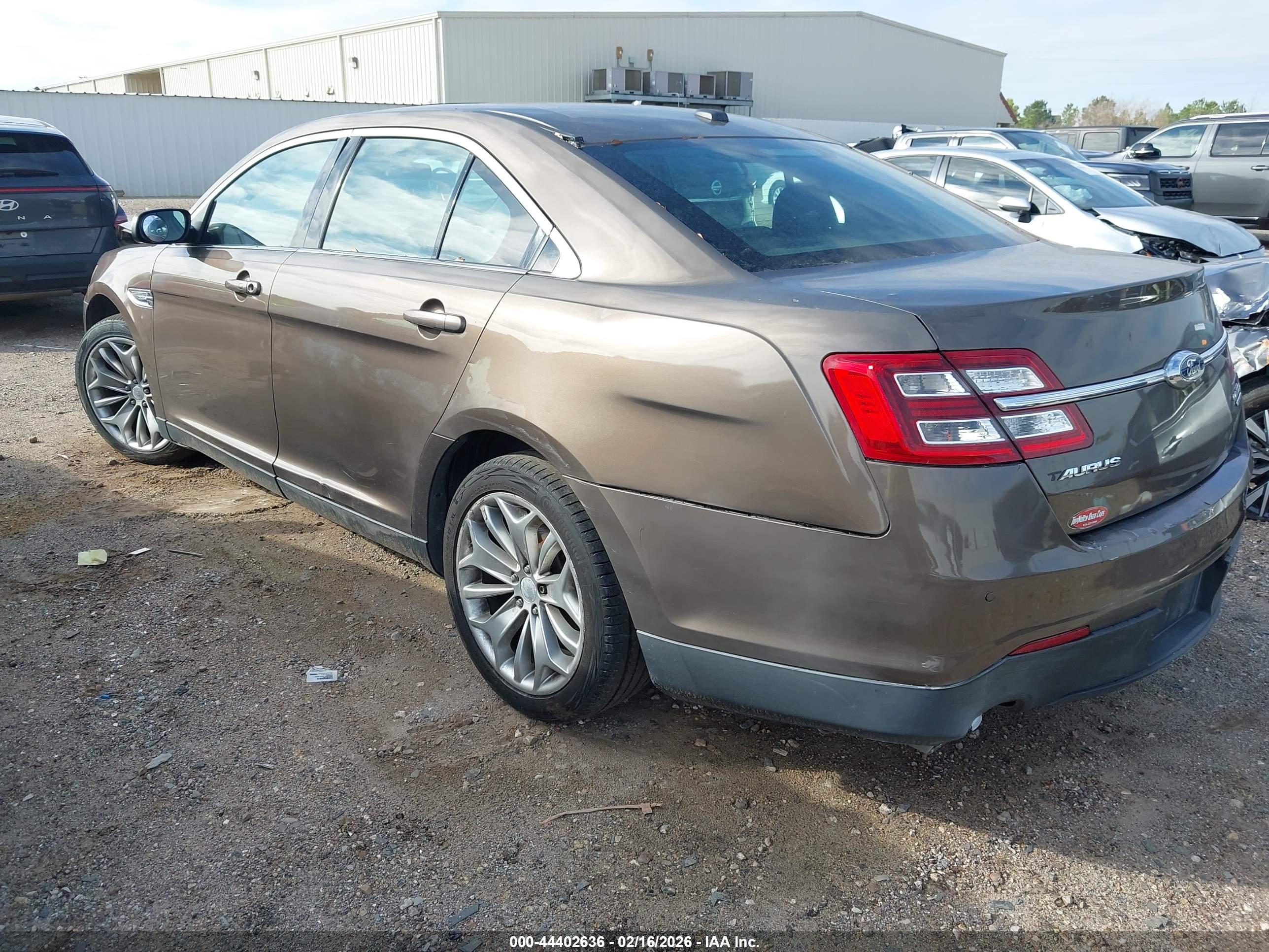 FORD TAURUS image 3