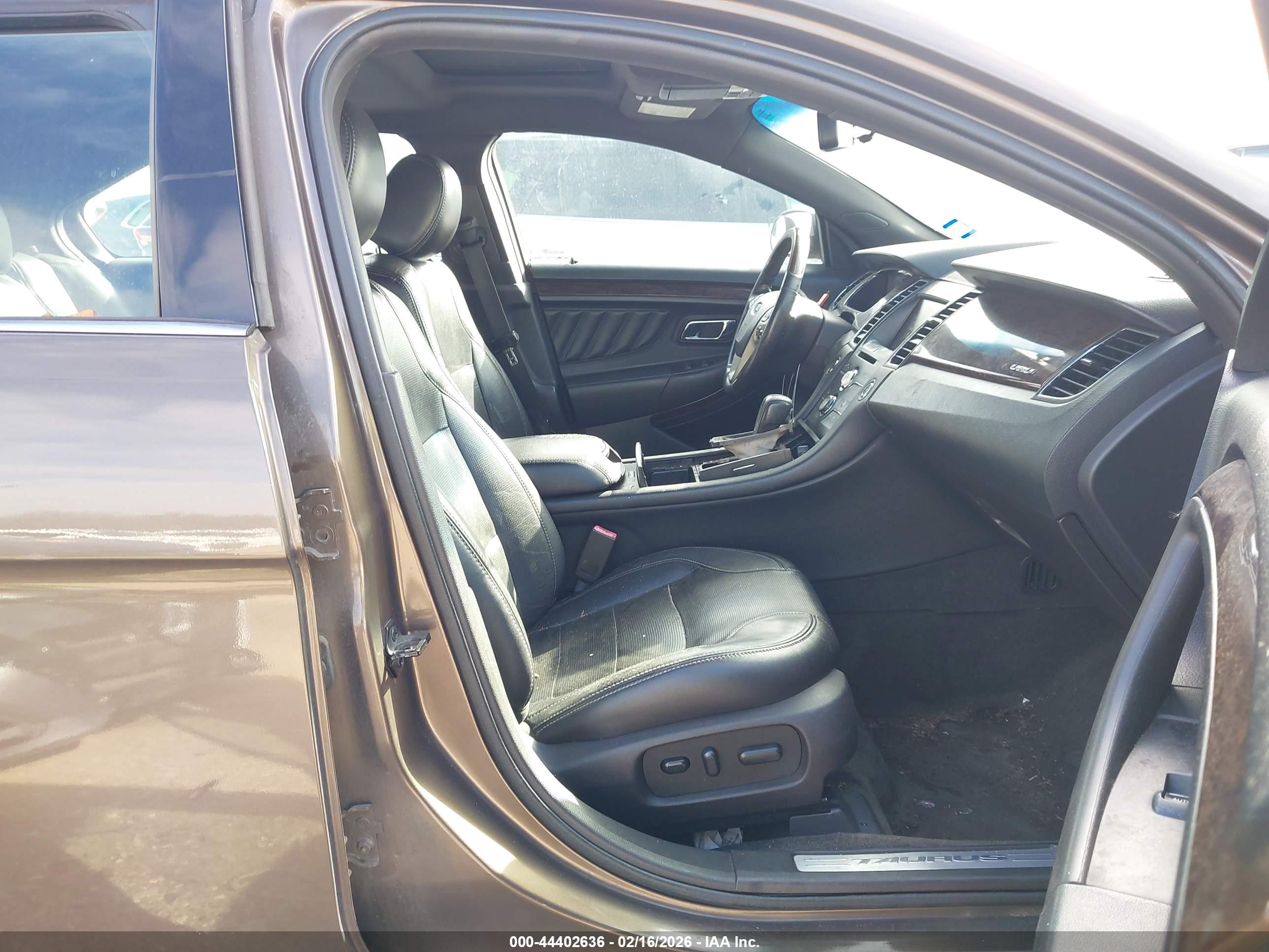 FORD TAURUS image 5