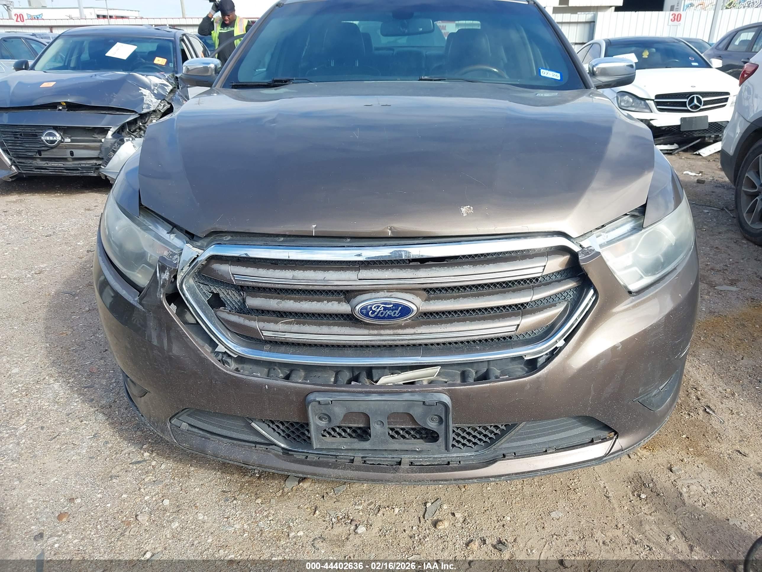 FORD TAURUS image 6