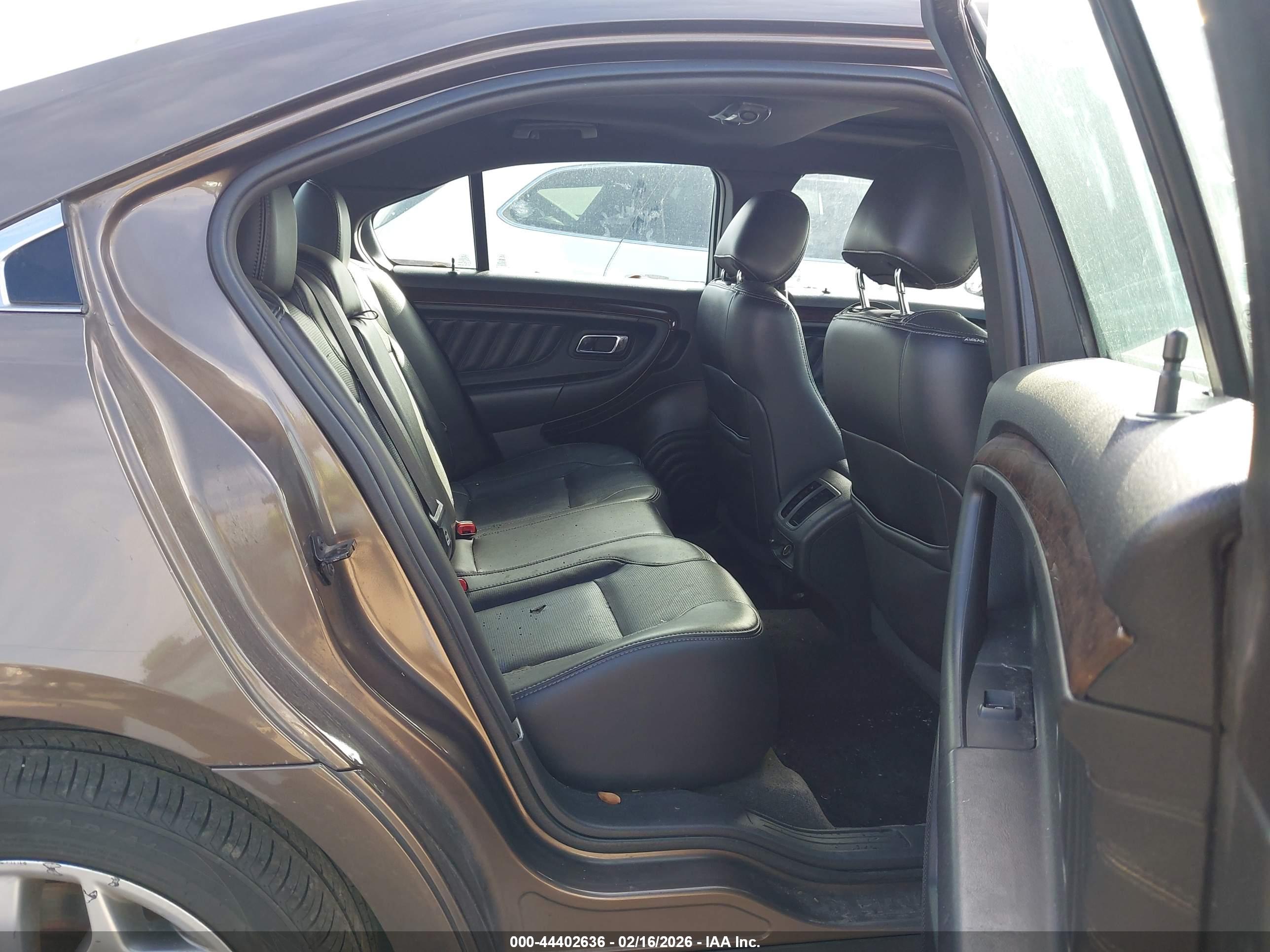 FORD TAURUS image 8