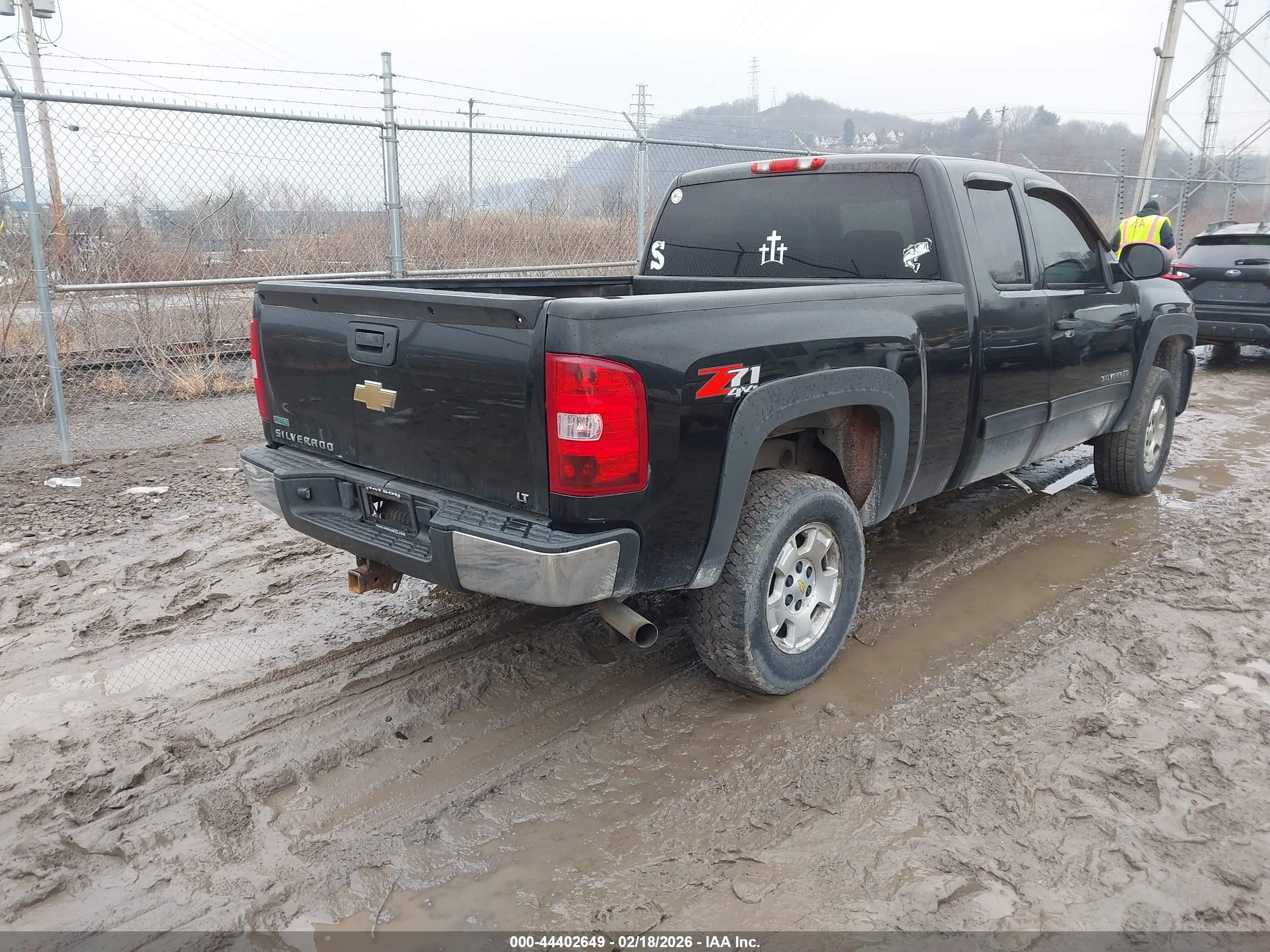 CHEVROLET SILVERADO image 4