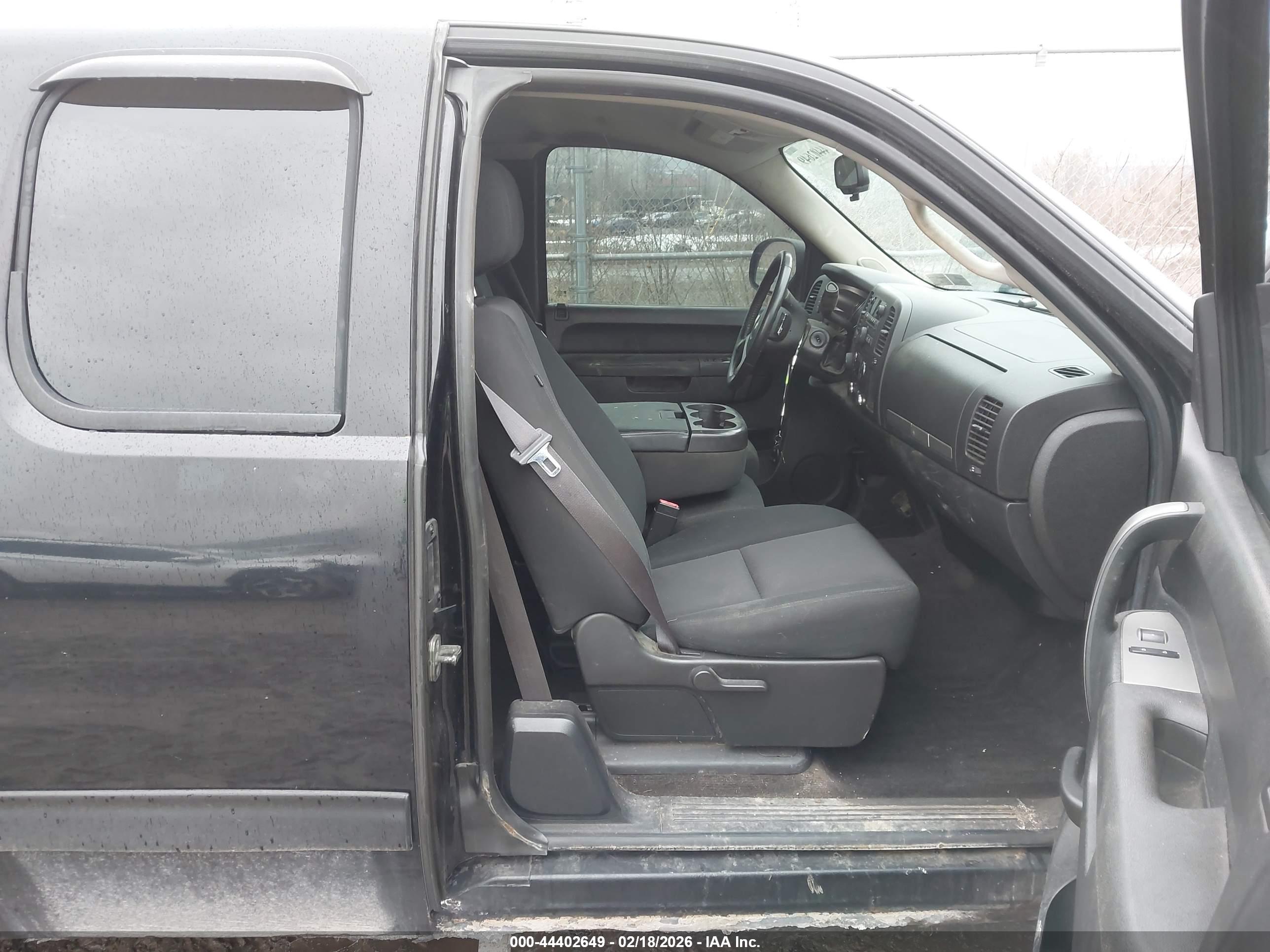 CHEVROLET SILVERADO image 5