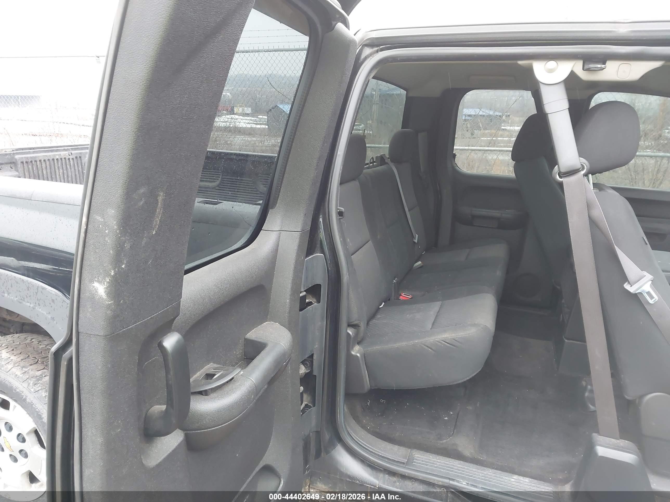CHEVROLET SILVERADO image 8