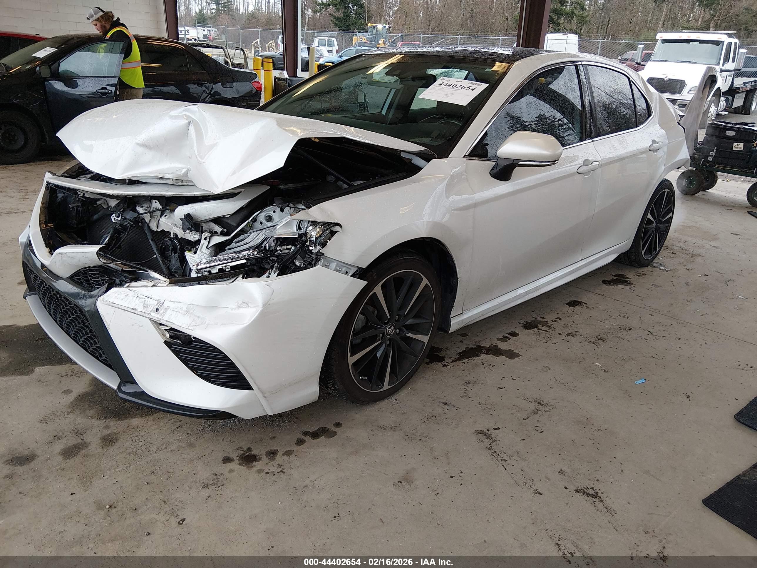 TOYOTA CAMRY image 2