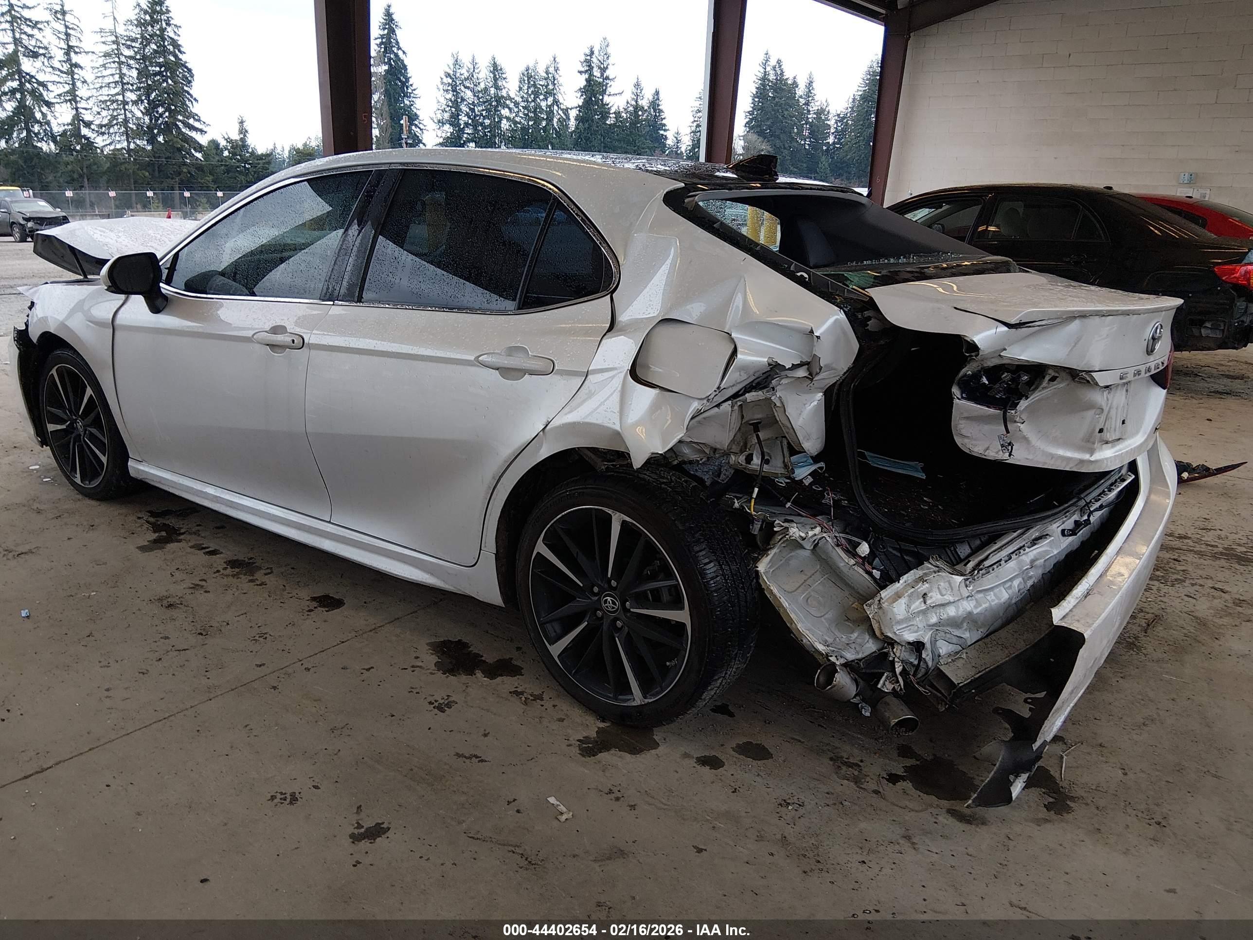 TOYOTA CAMRY image 3