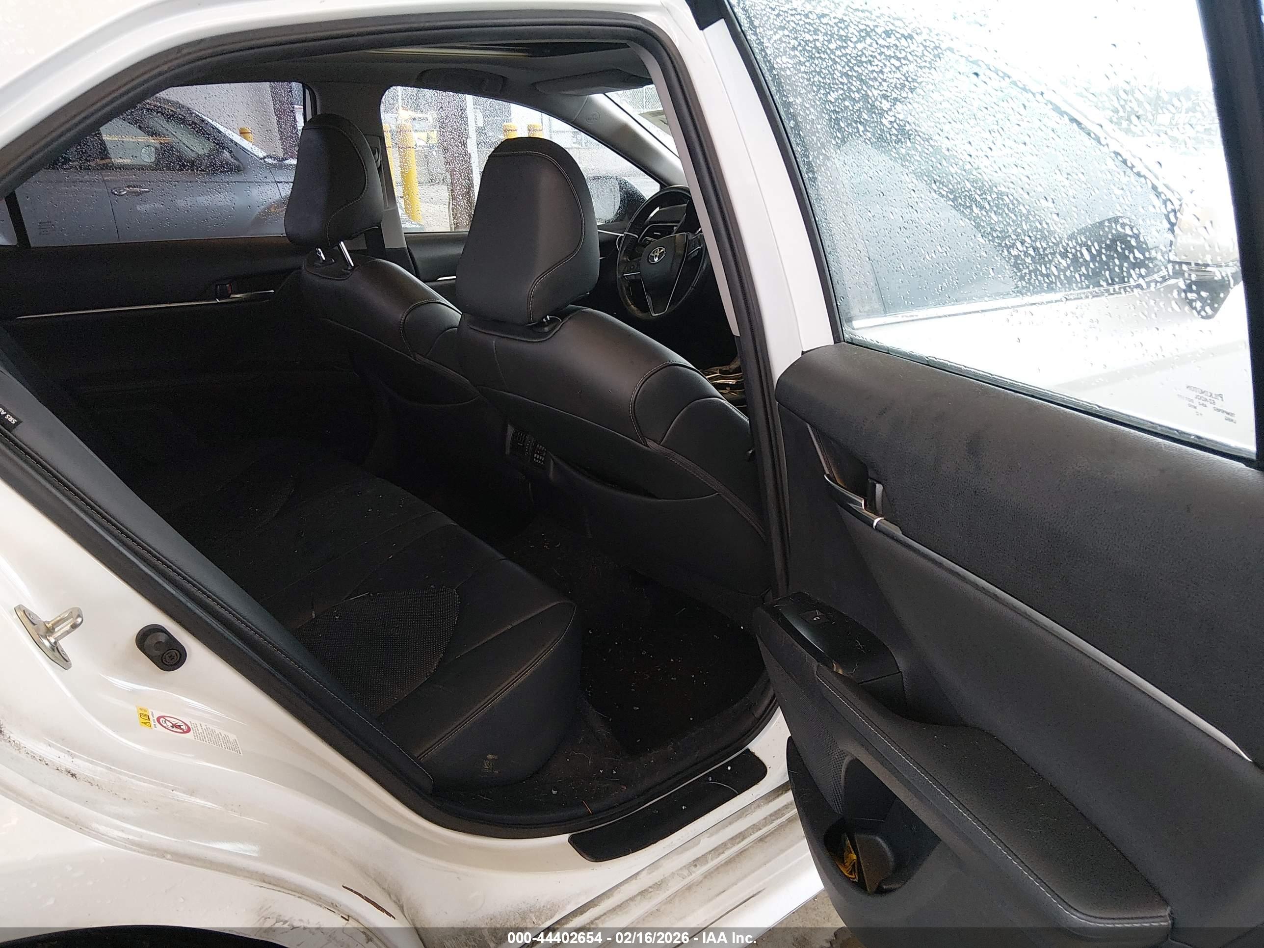 TOYOTA CAMRY image 8