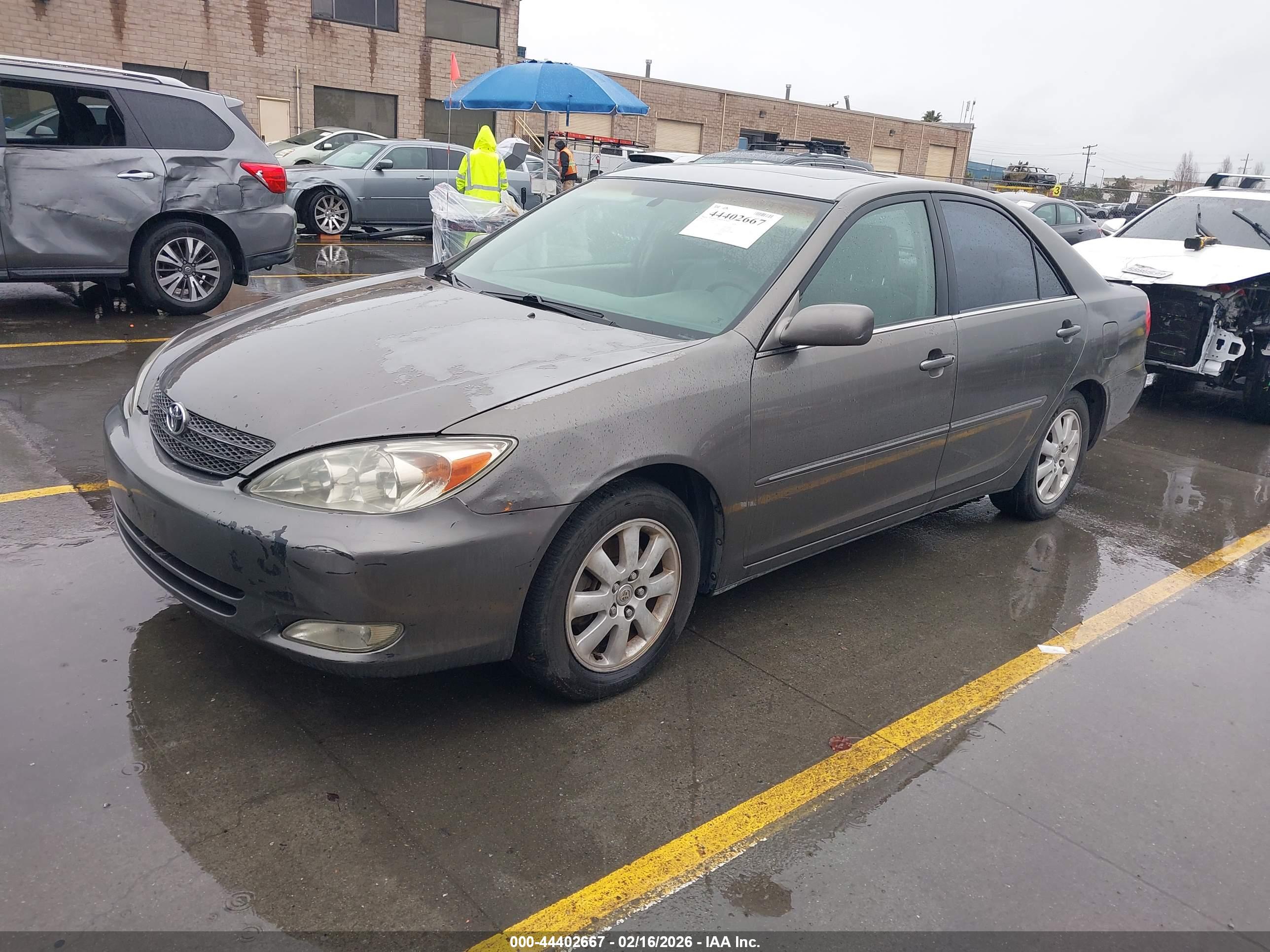 TOYOTA CAMRY image 2