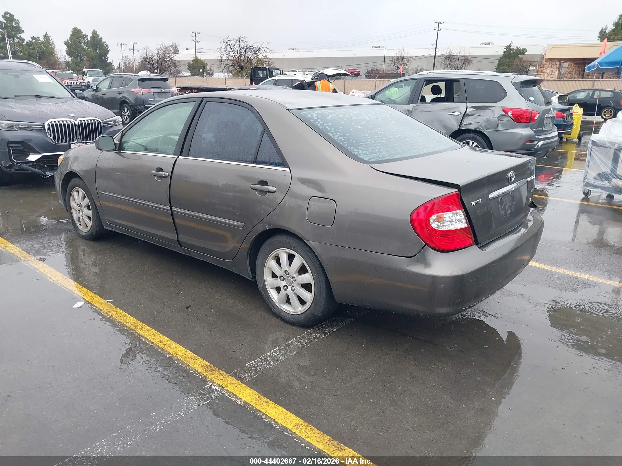 TOYOTA CAMRY image 3