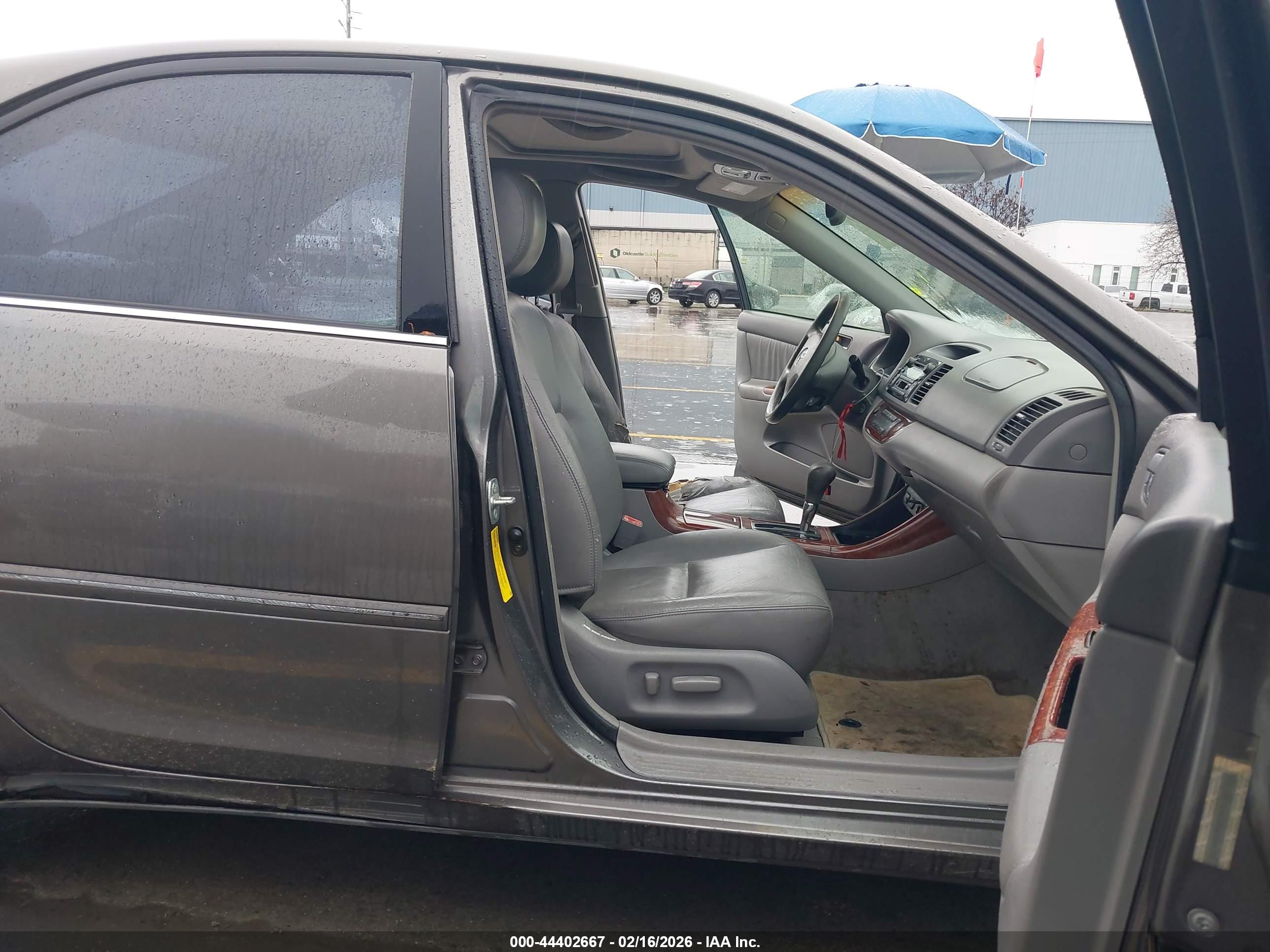 TOYOTA CAMRY image 5