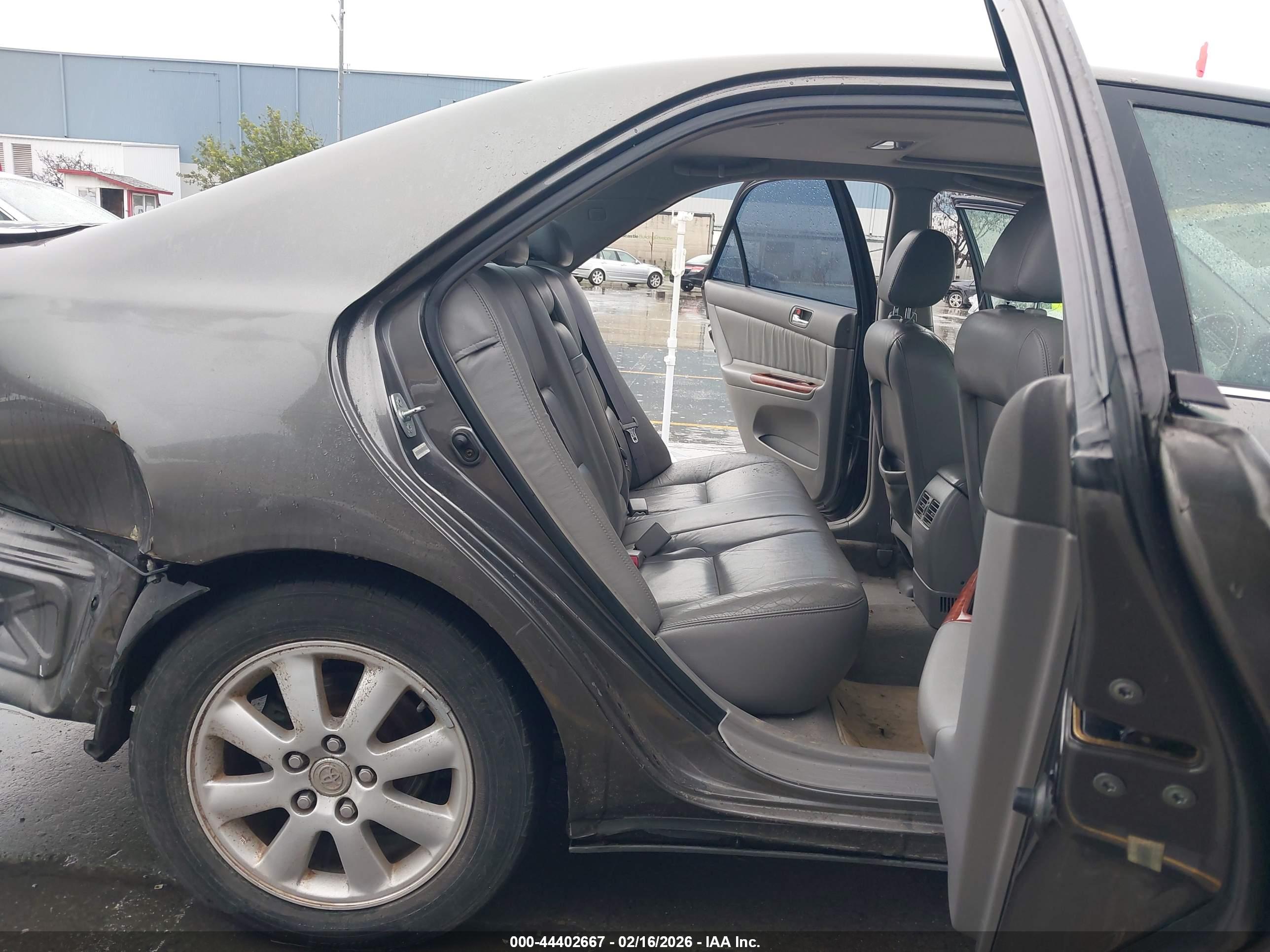 TOYOTA CAMRY image 8