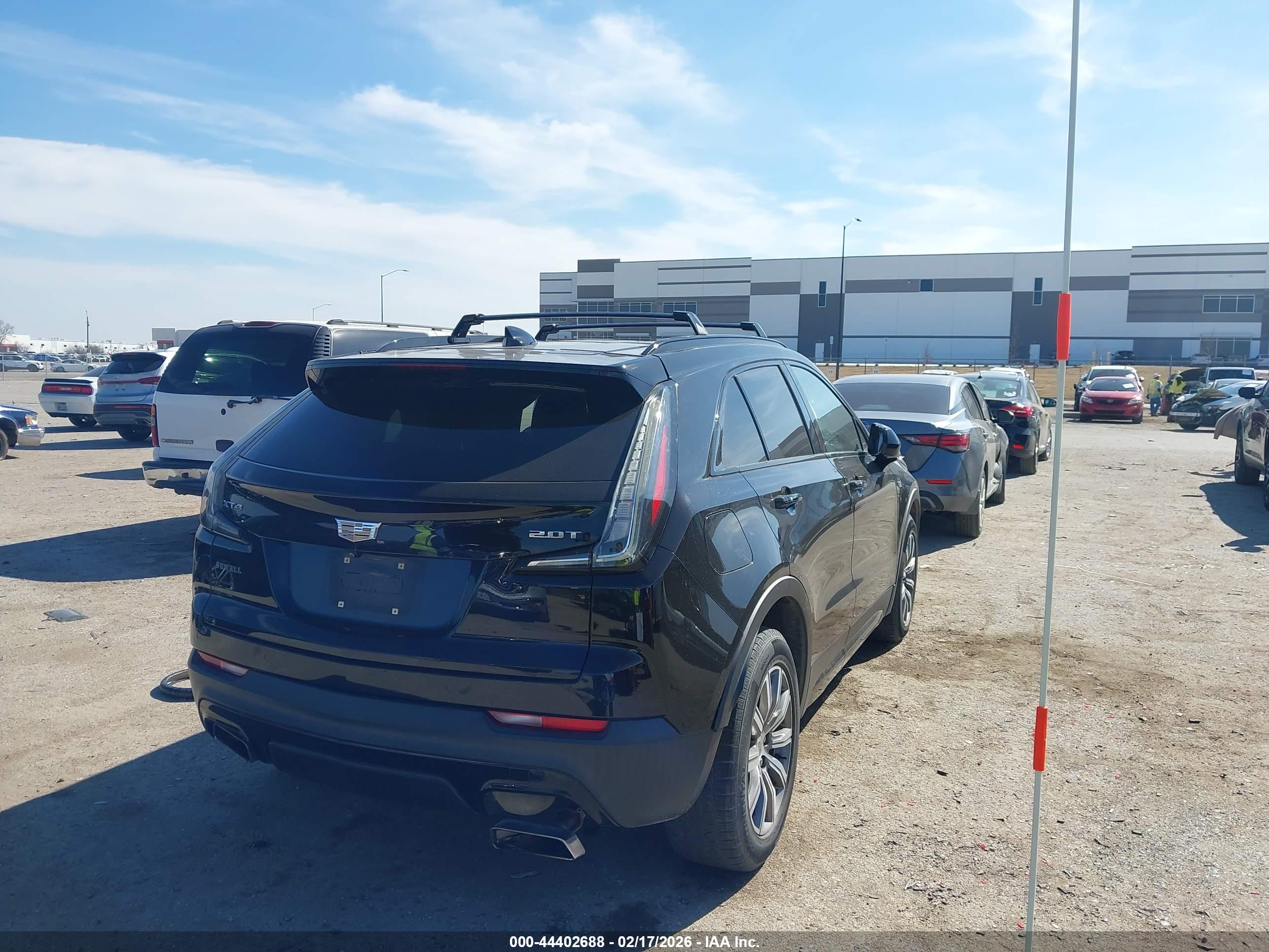 CADILLAC XT4 image 4