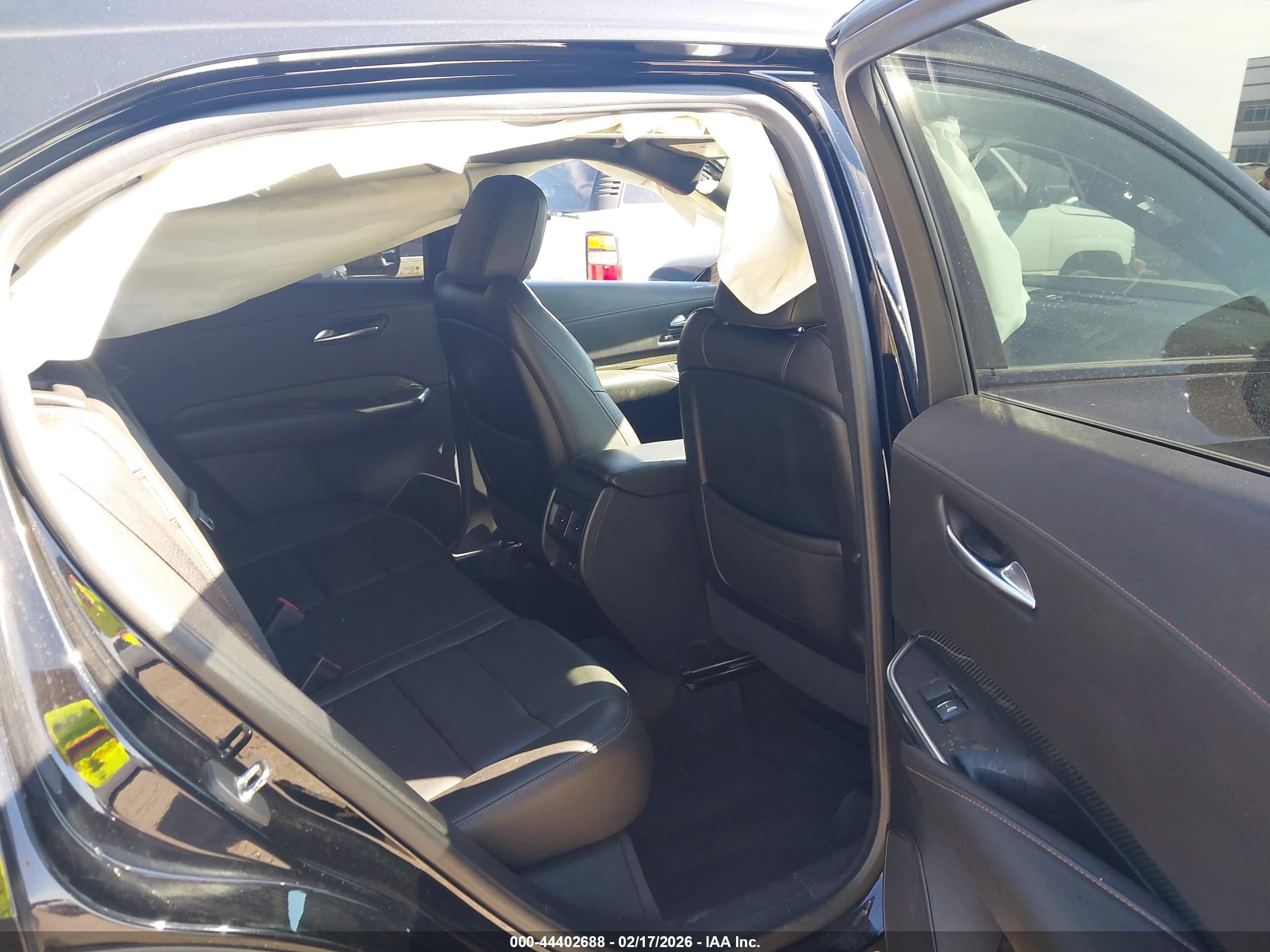 CADILLAC XT4 image 8