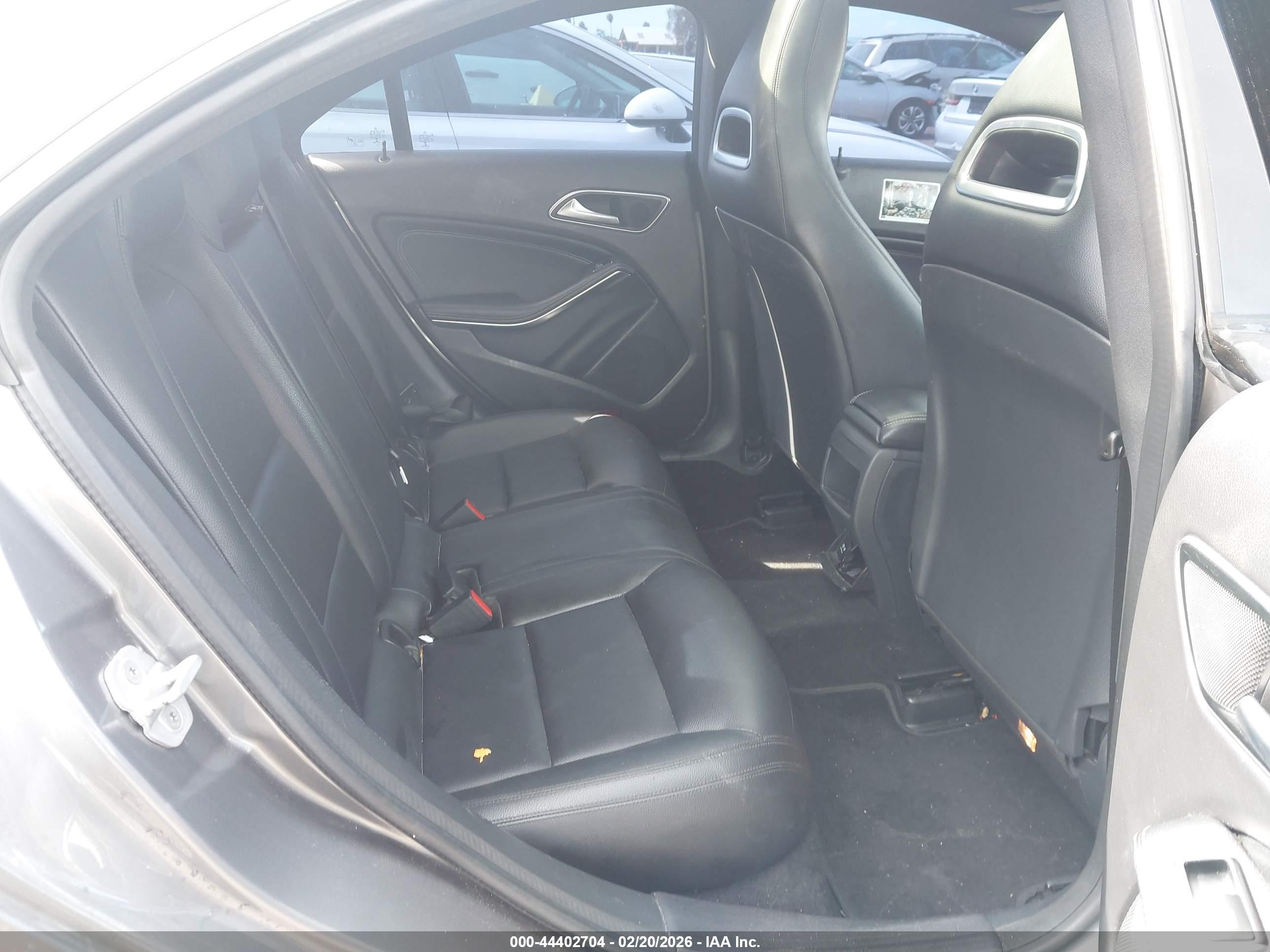 MERCEDES-BENZ CLA image 8