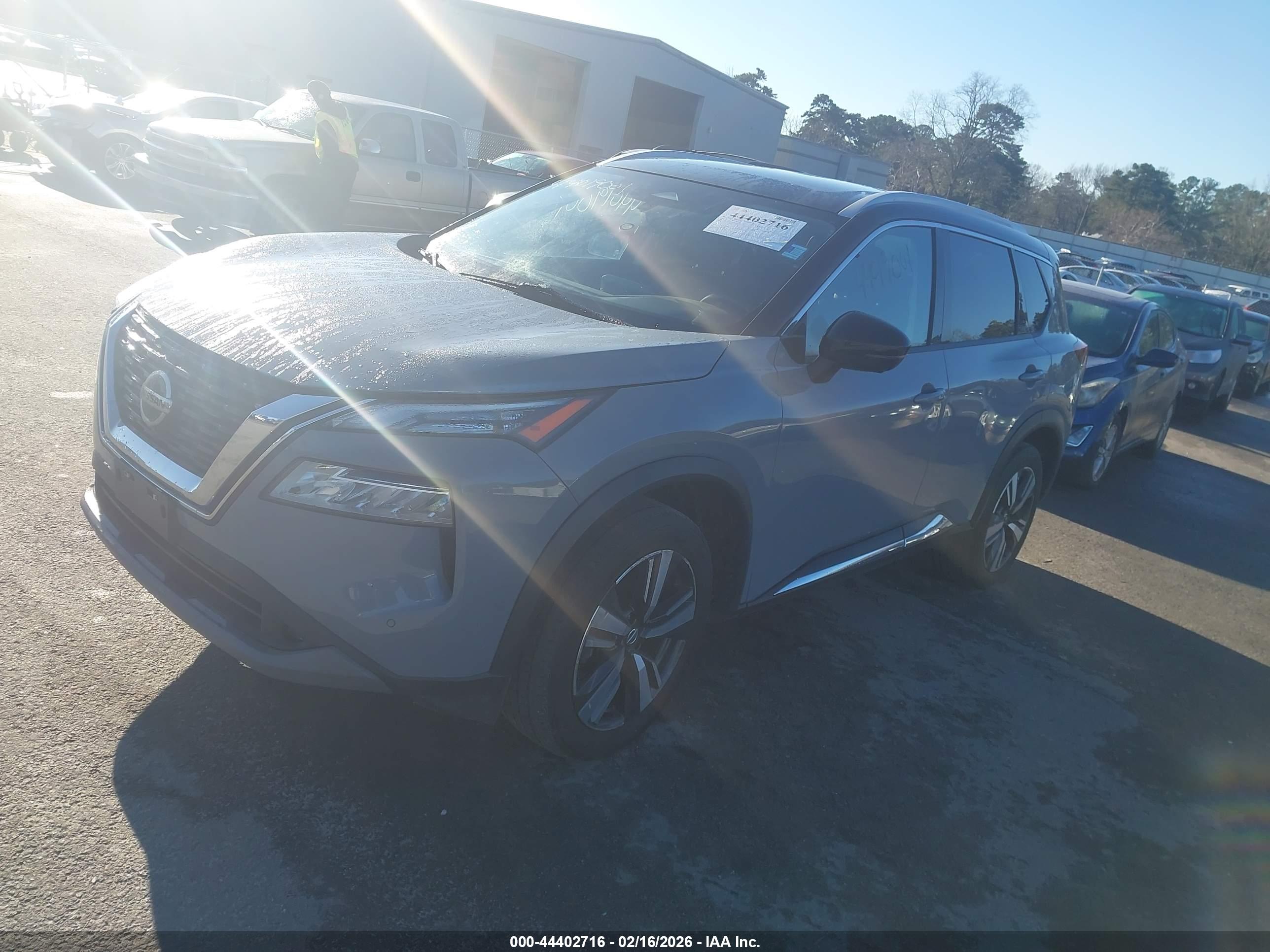NISSAN ROGUE image 2