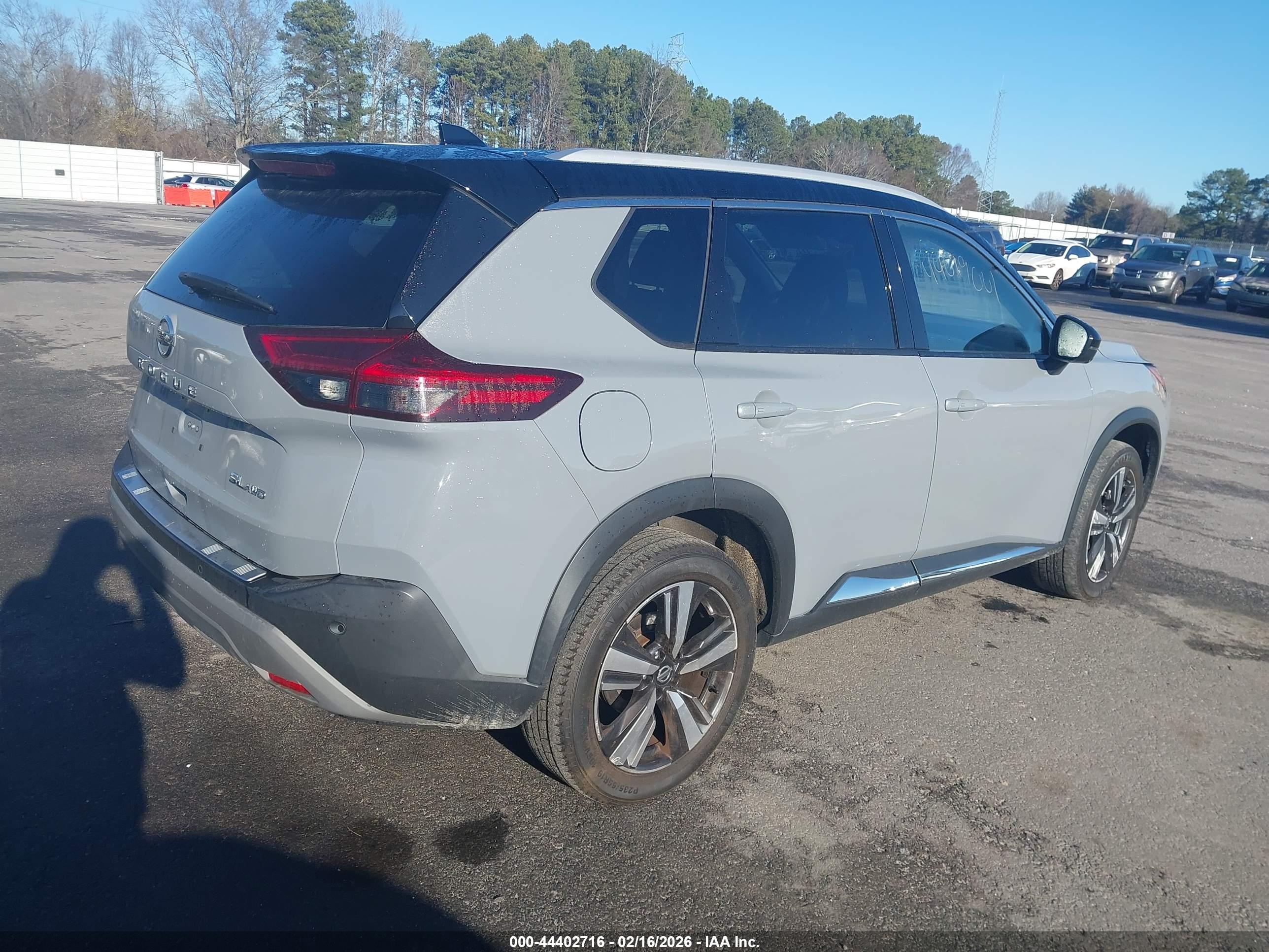 NISSAN ROGUE image 4