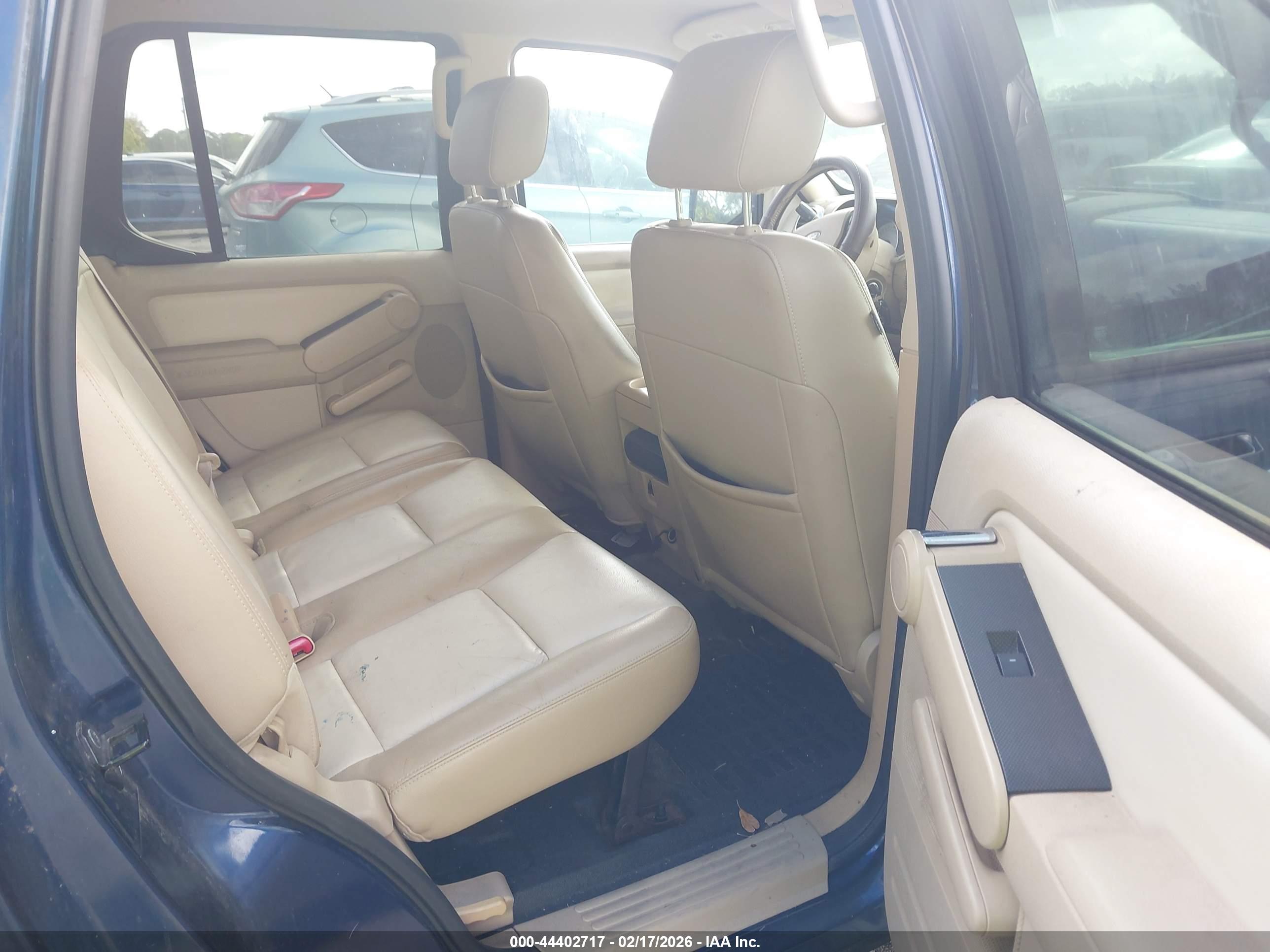 FORD EXPLORER image 8