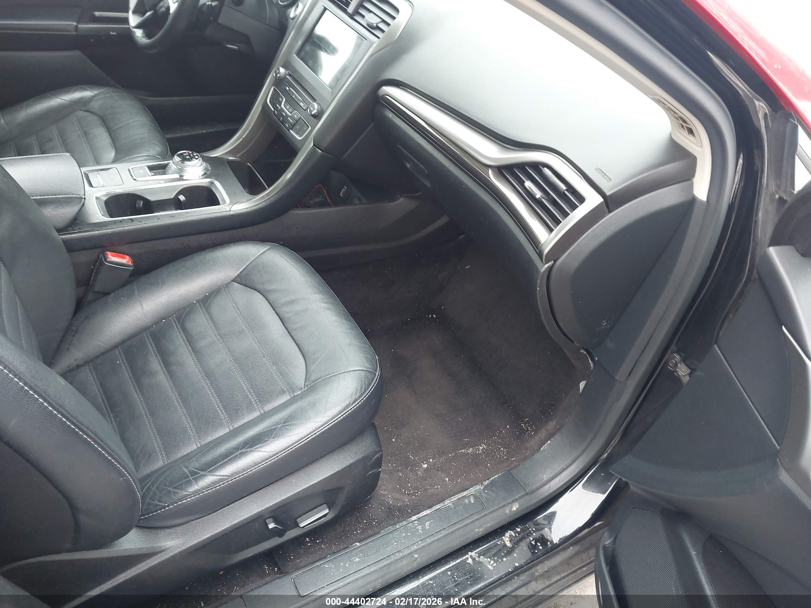 FORD FUSION image 5
