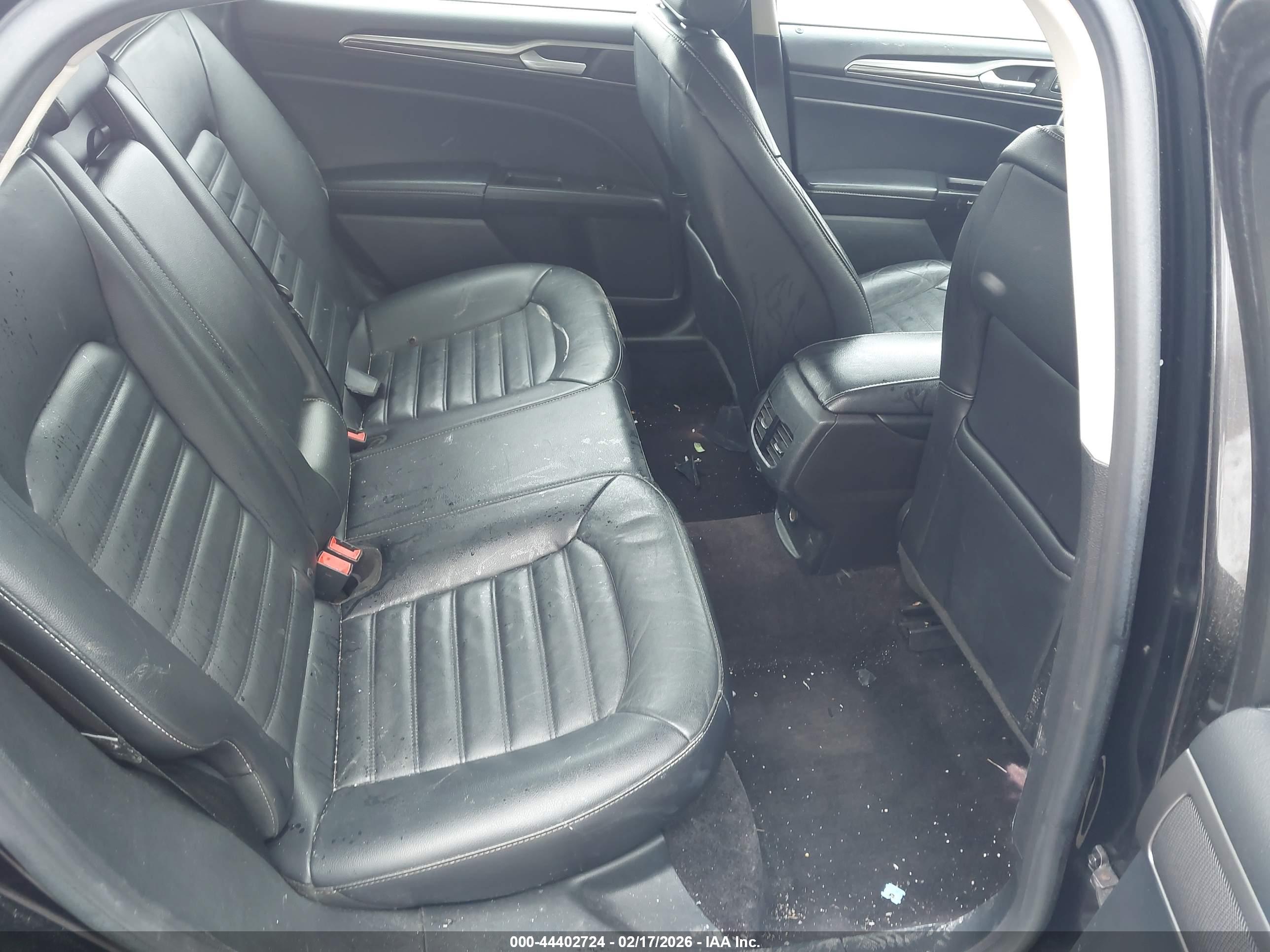 FORD FUSION image 8