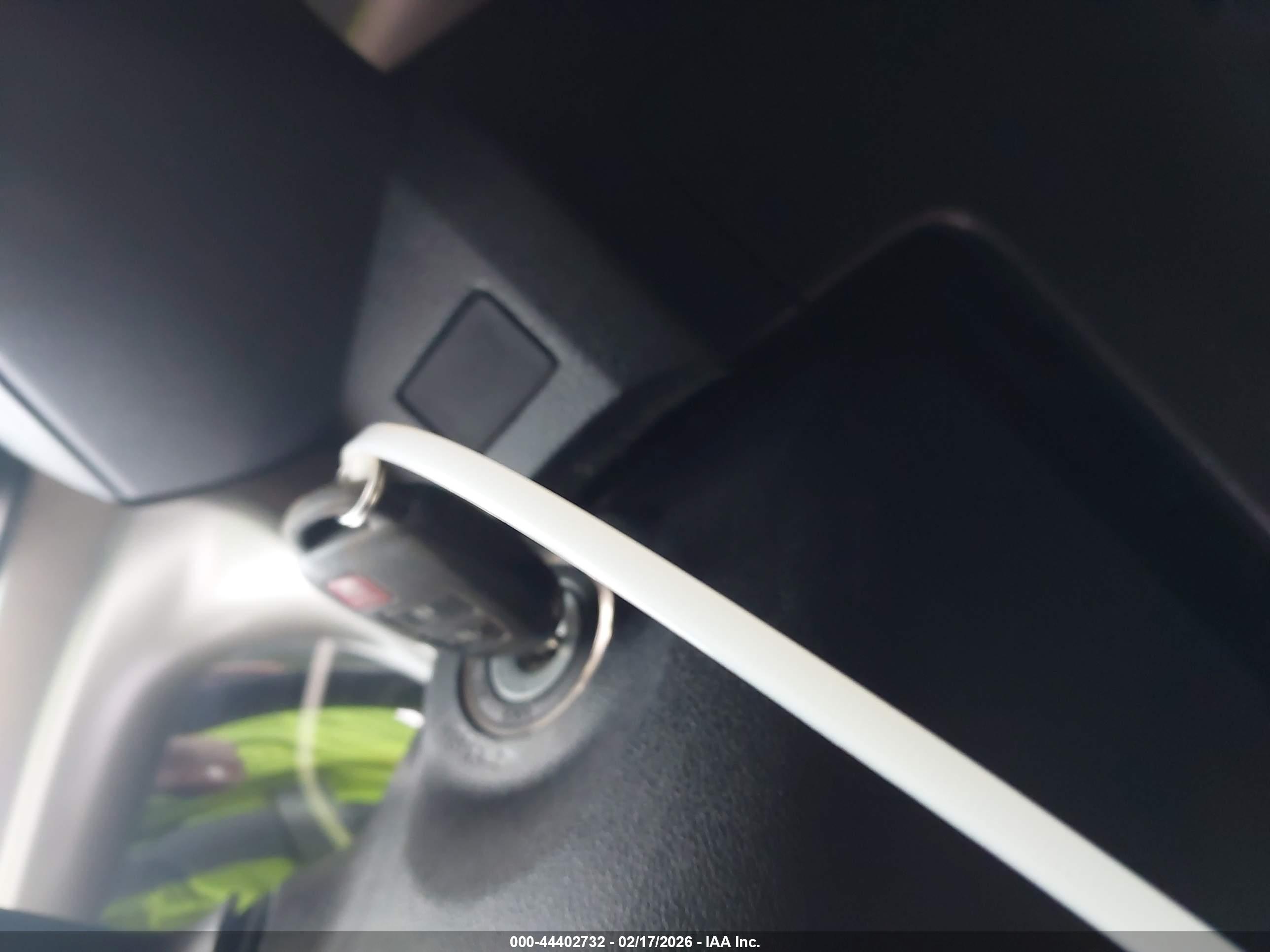 TOYOTA RAV4 image 11