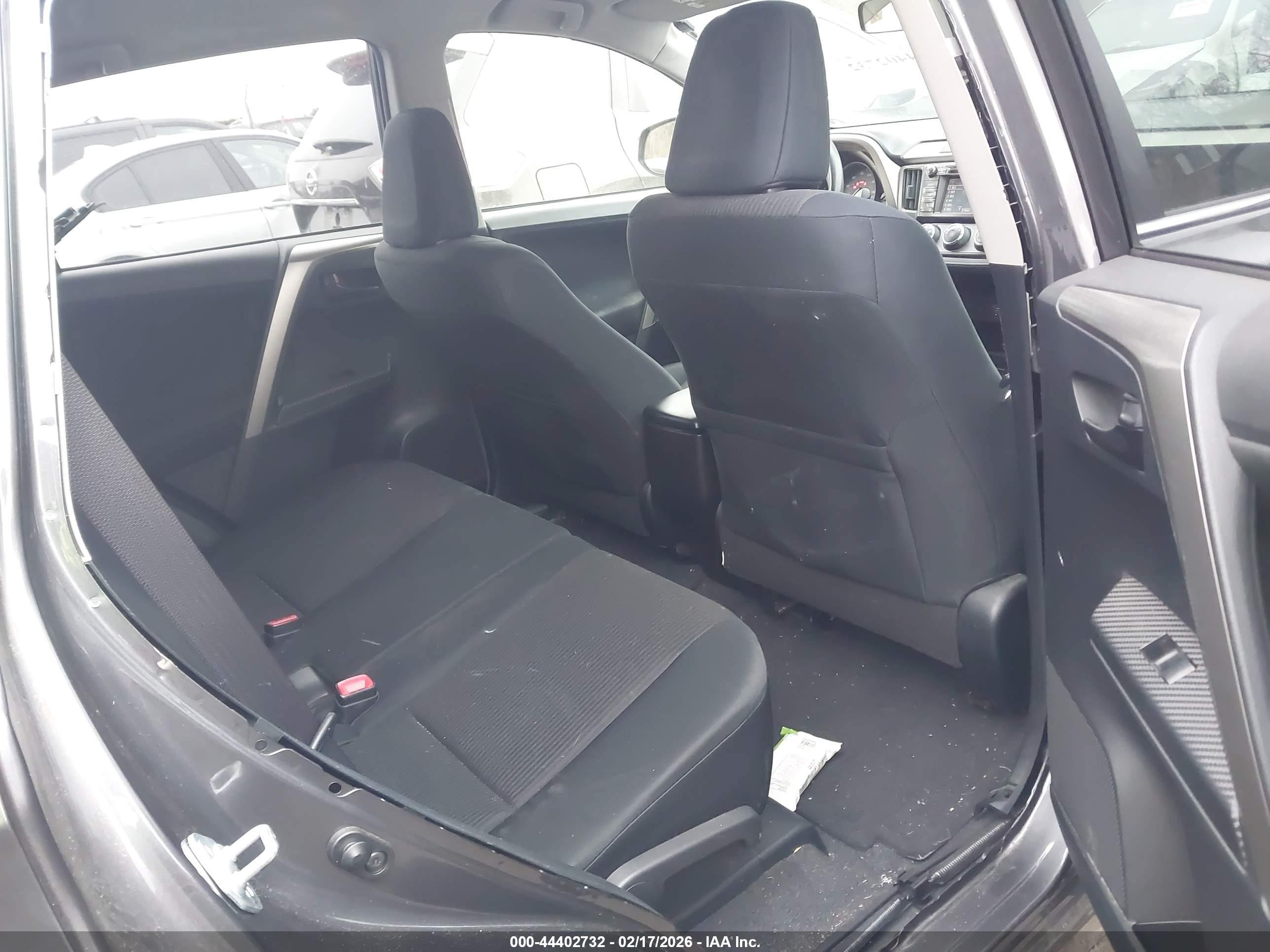TOYOTA RAV4 image 8