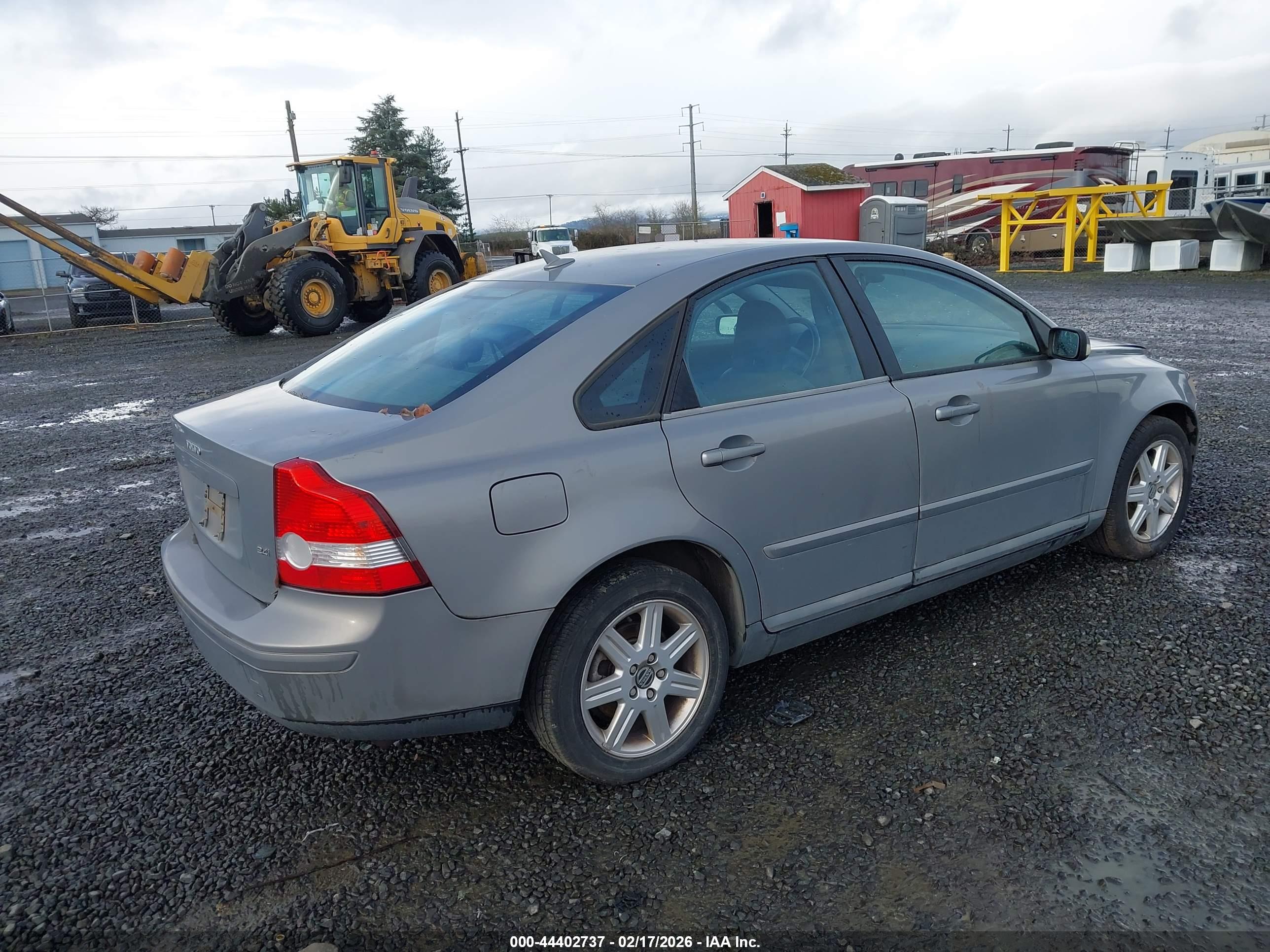 VOLVO S40 image 4