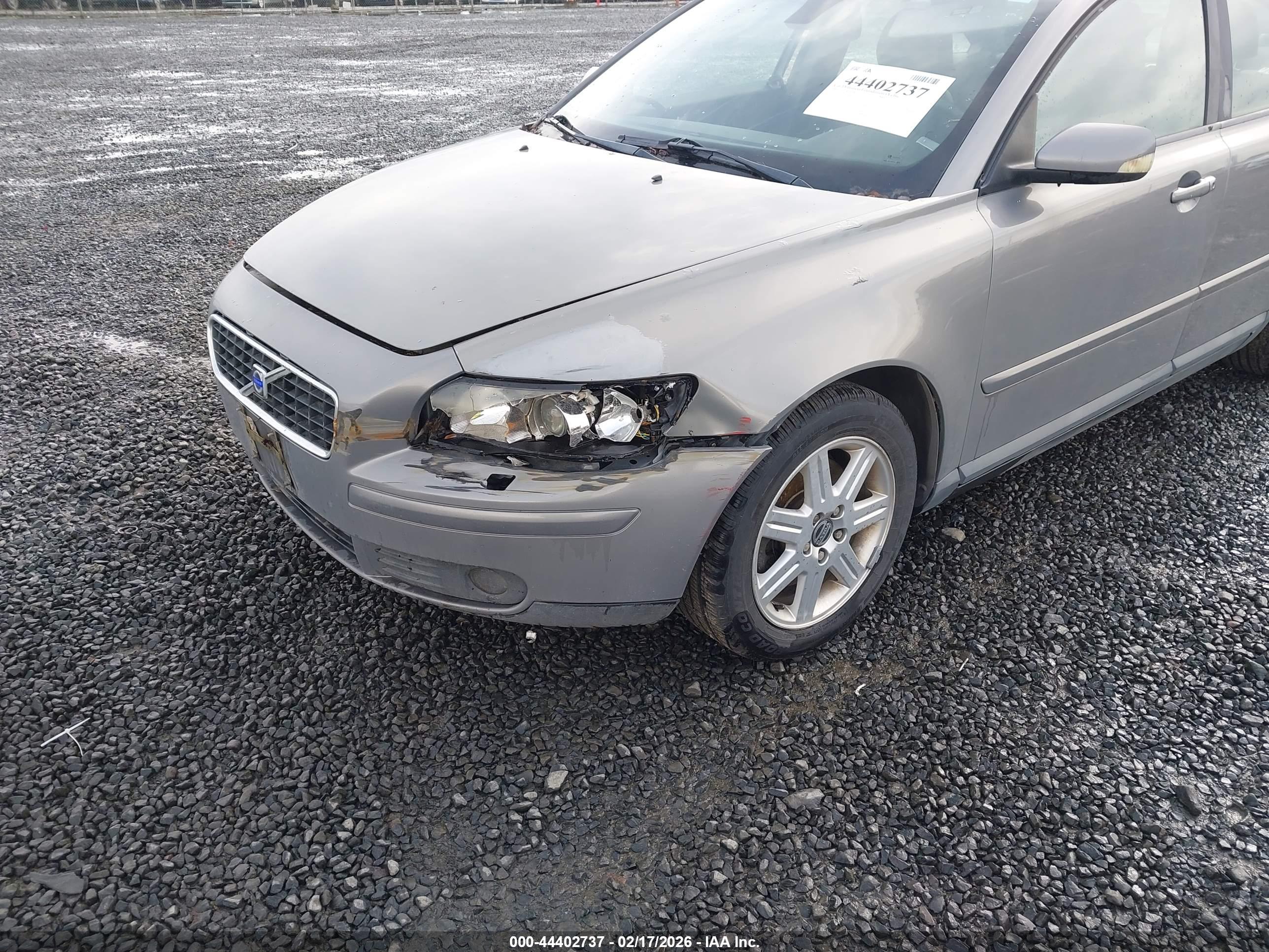 VOLVO S40 image 6