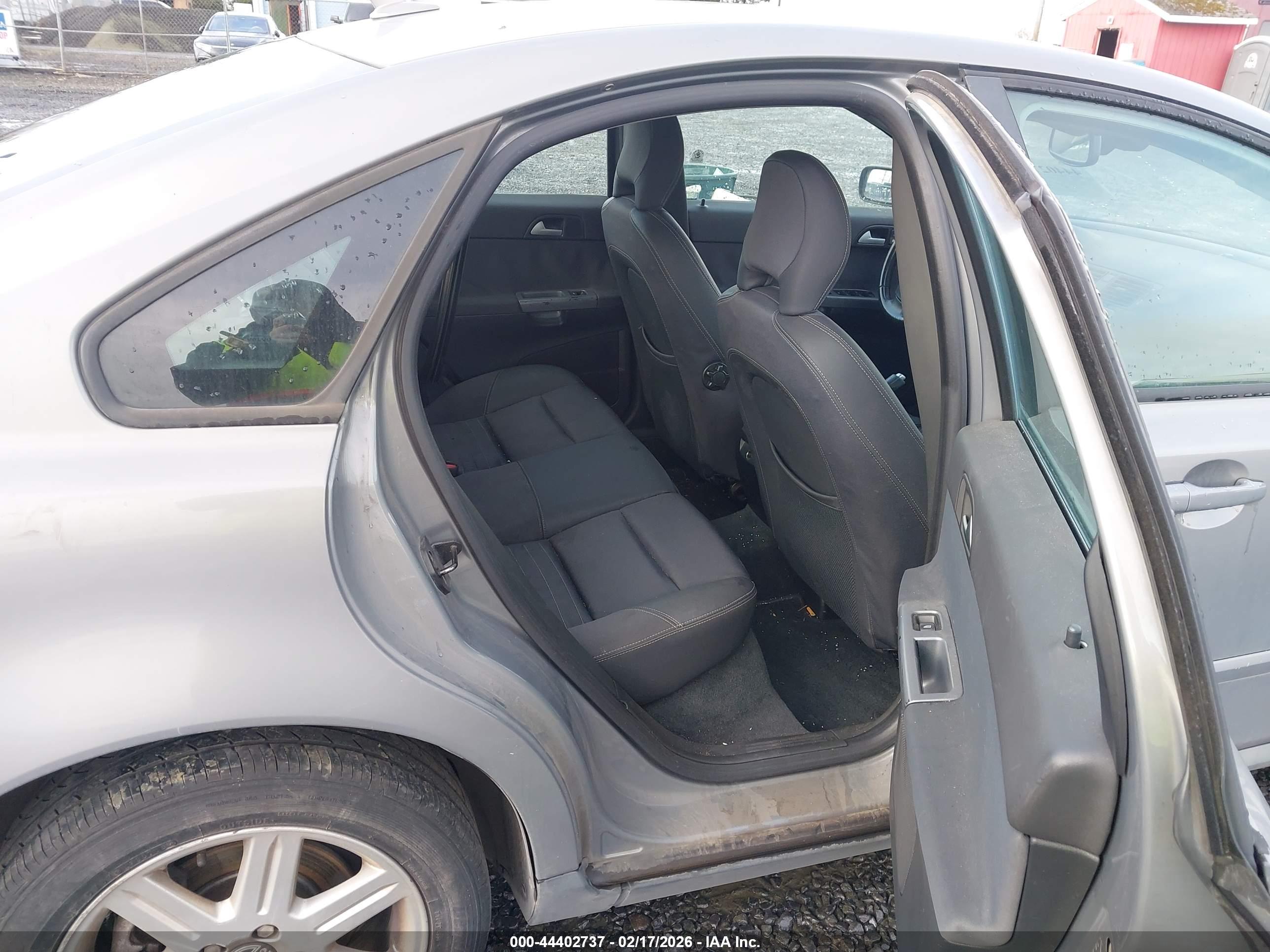 VOLVO S40 image 8
